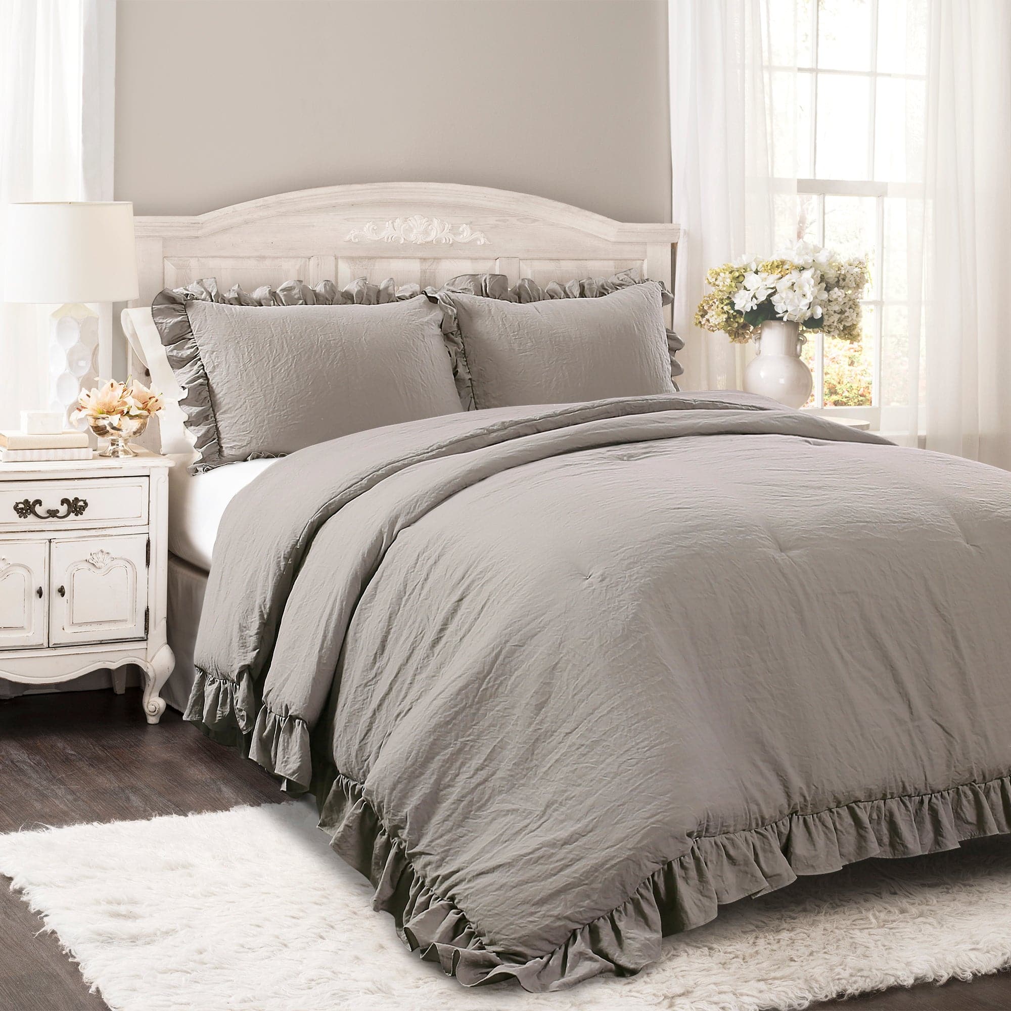 Reyna 3-Piece Comforter Set - Soft & Luxurious Bedding for Queen/King Size Beds - Perfect for Master Bedrooms, Guest Rooms & Cozy Home Decor
