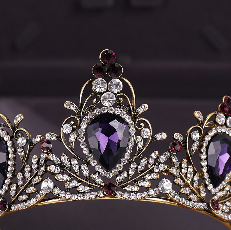 Elegant Red Carpet Tiara - Timeless Princess Crown for Weddings, Prom & Special Occasions