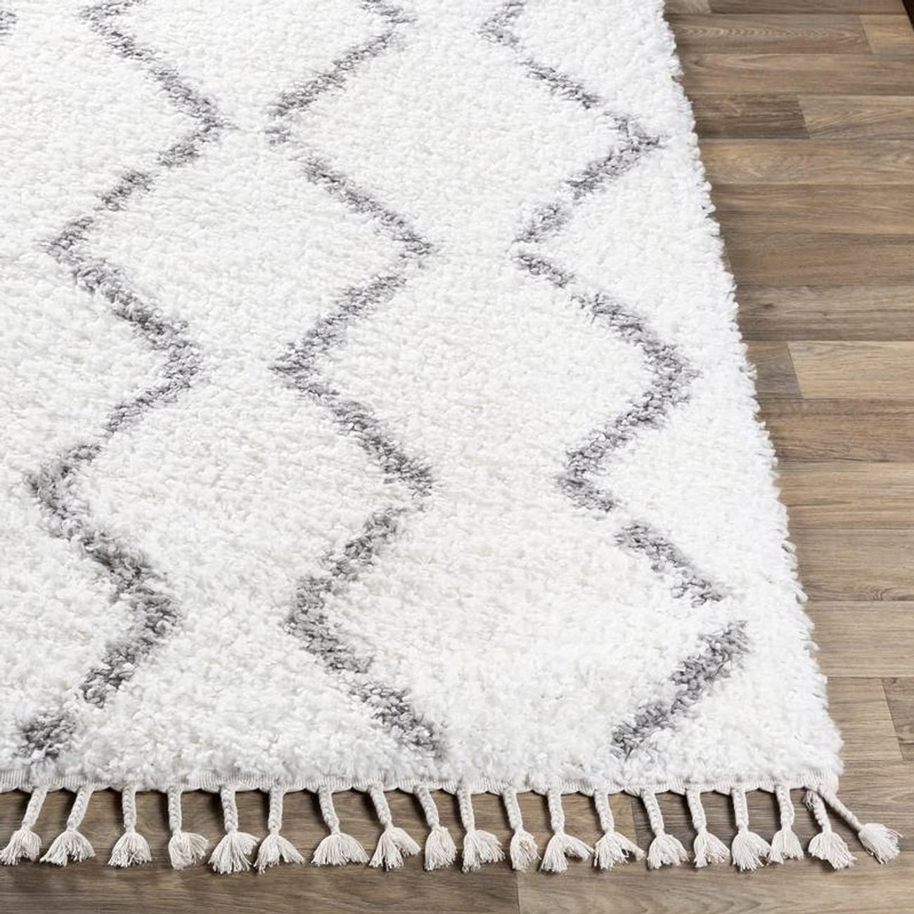 Mark&Day 5x7 Aarle Global Shag White Area Rug - Soft Plush Carpet for Living Room, Bedroom, Kitchen & Dorm (5'3