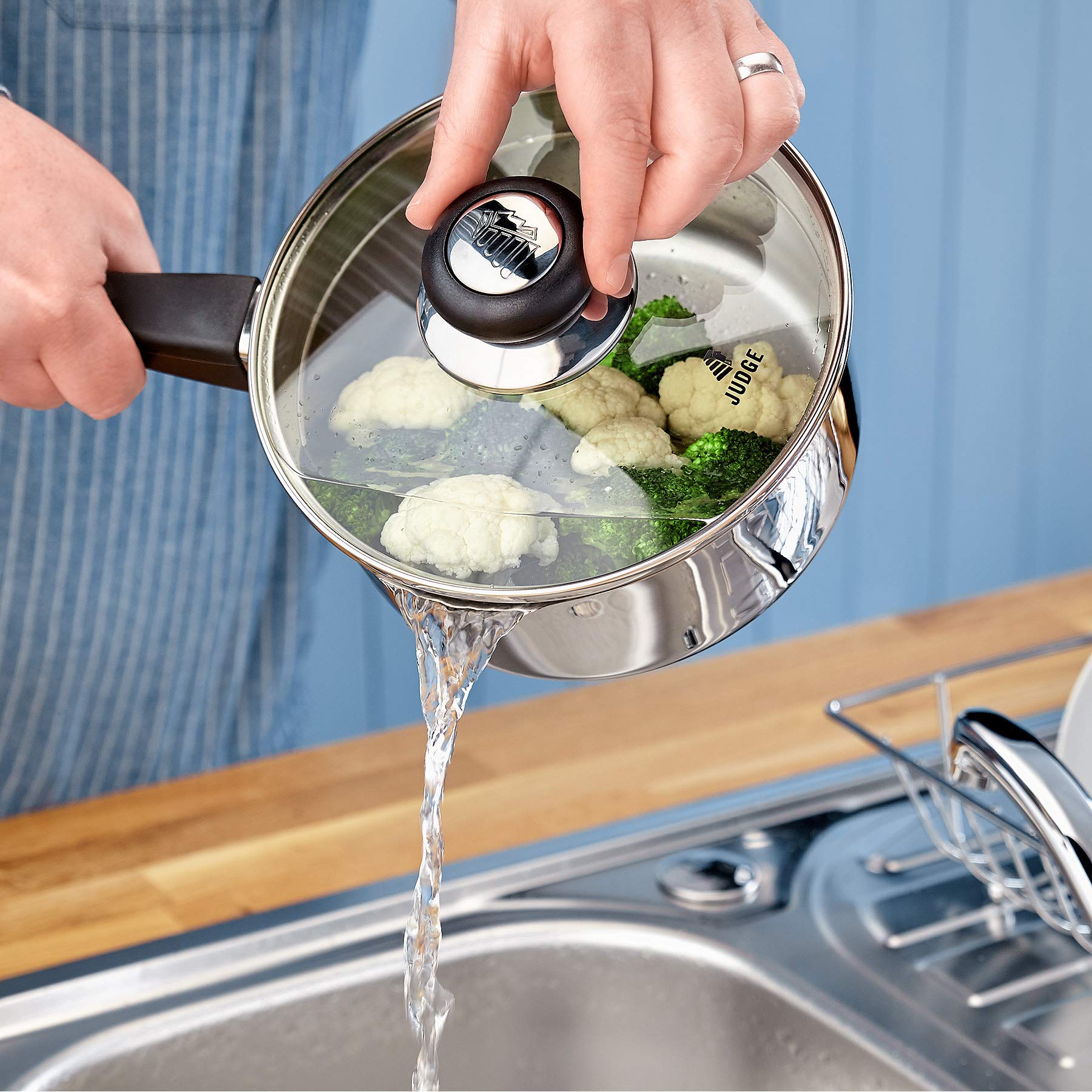 Judge Vista J3C1A 8-Piece Stainless Steel Cookware Set with Draining Pans - Includes 1.5QT, 3QT, 4QT Saucepans with Lids, 1QT Milk Pan & 9.5QT Non-Stick Frying Pan - Induction Compatible - 25 Year Warranty - Perfect for Boiling, Frying & Everyday Cooking