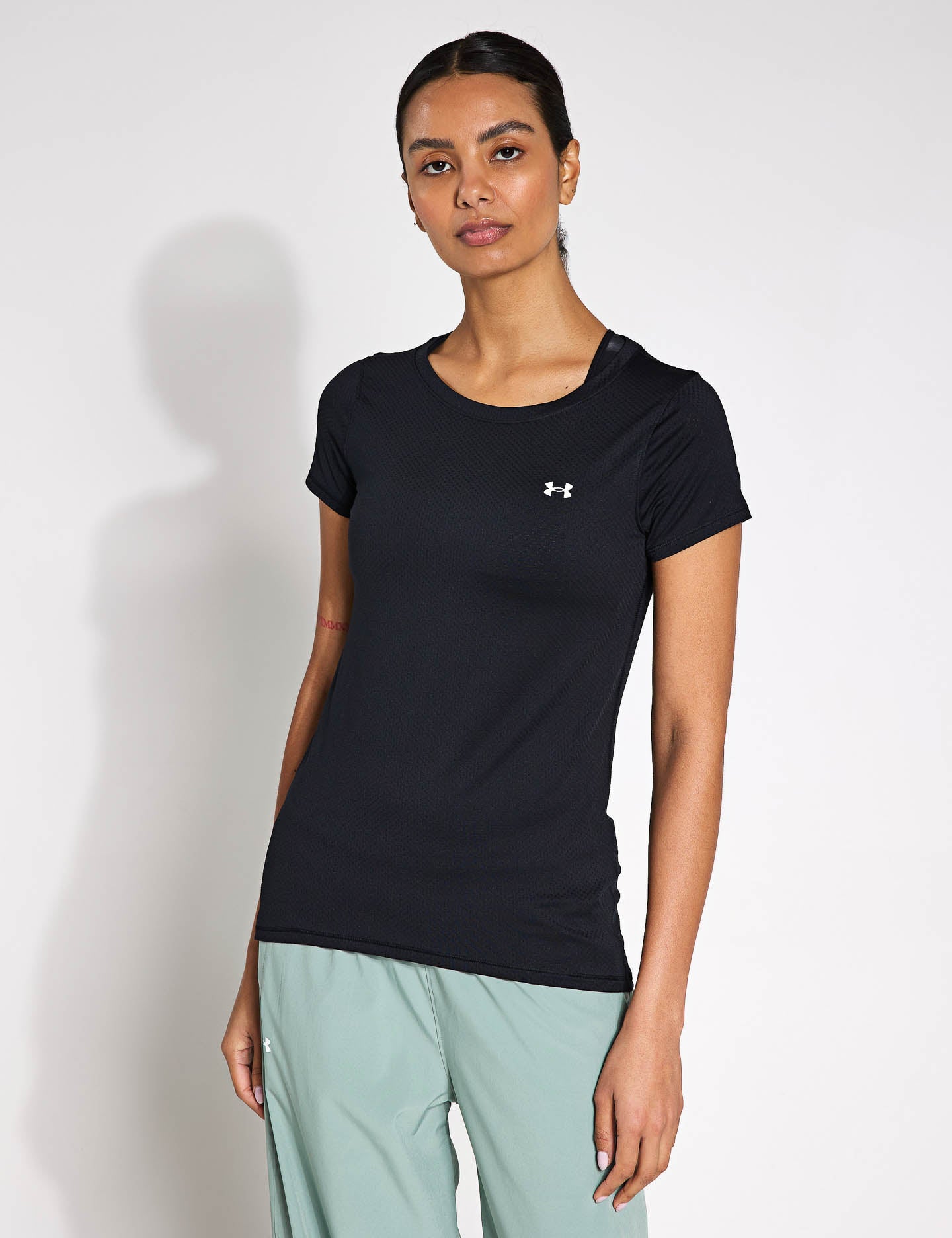 Under Armour HeatGear Short Sleeve Shirt - Moisture Wicking & Breathable Workout Top for Men (Black/White) | Perfect for Gym, Running & Outdoor Sports