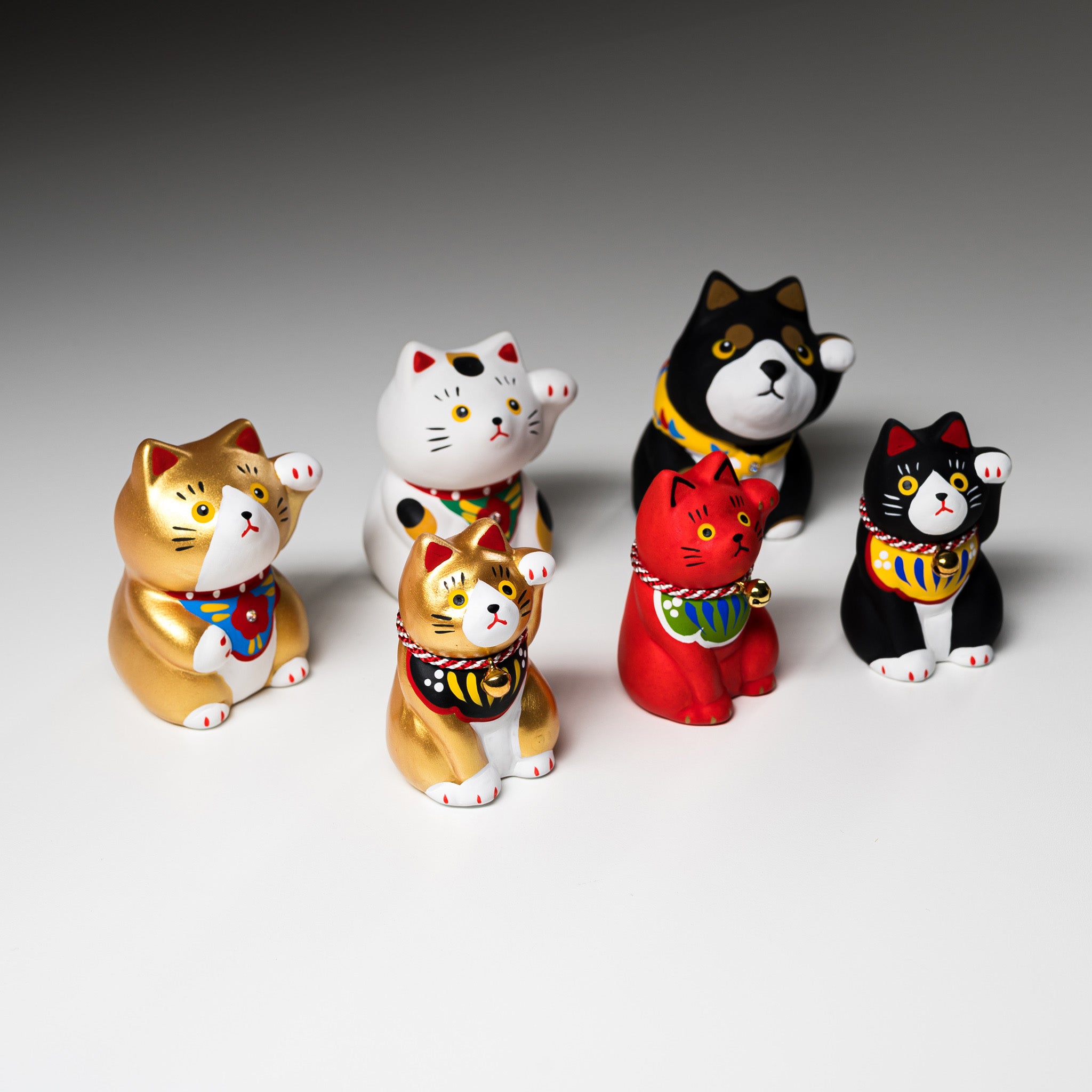 Handheld Lucky Ornament - Red Beckoning Cat (Maneki Neko) - Perfect for Home Decor, Office Desk & Gift Giving