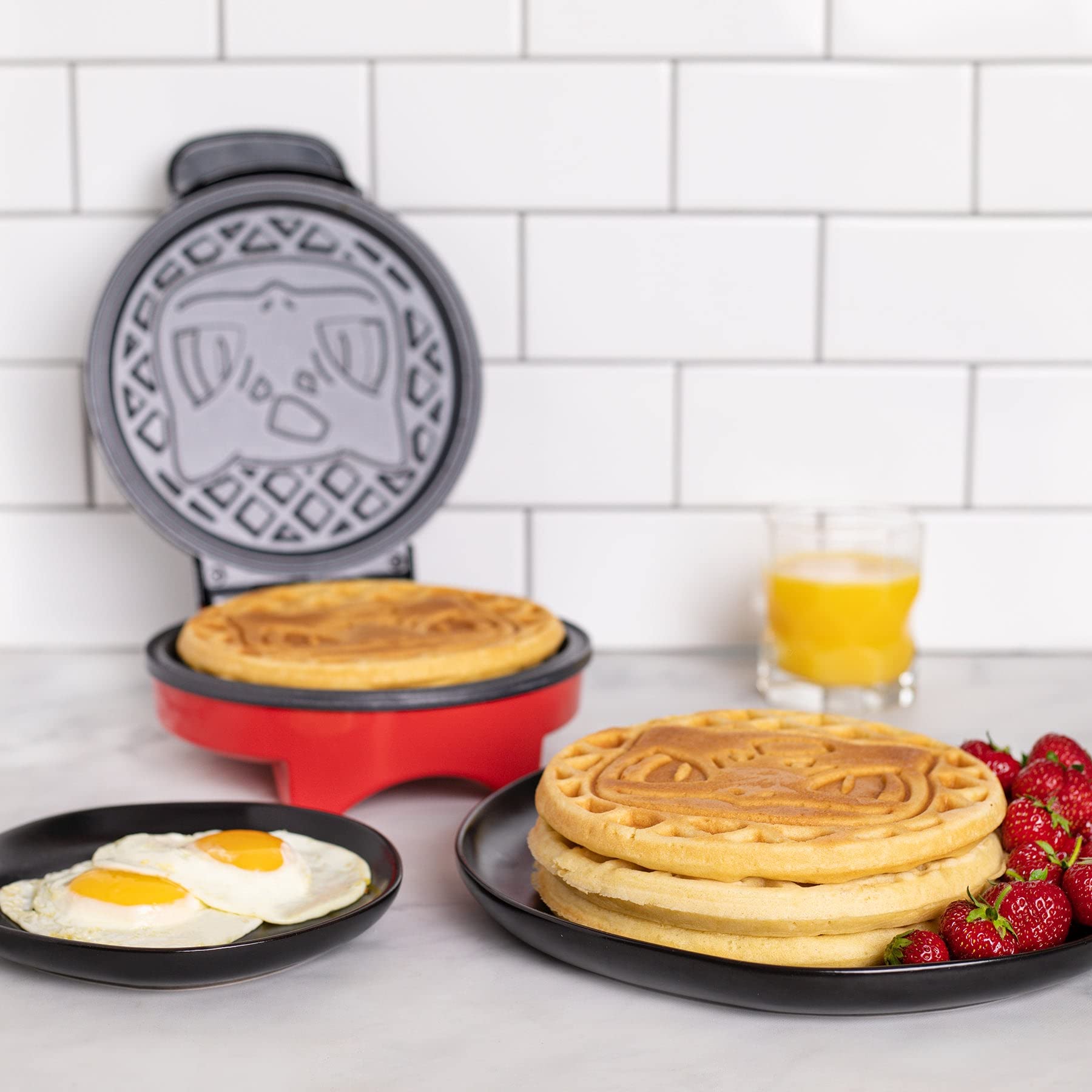 Uncanny Brands Pokémon Bulbasaur Waffle Maker - Non-Stick Compact Waffle Iron for Kids & Adults - Easy to Clean Fun Kitchen Appliance - Perfect for Breakfast, Parties & Pokémon-Themed Events
