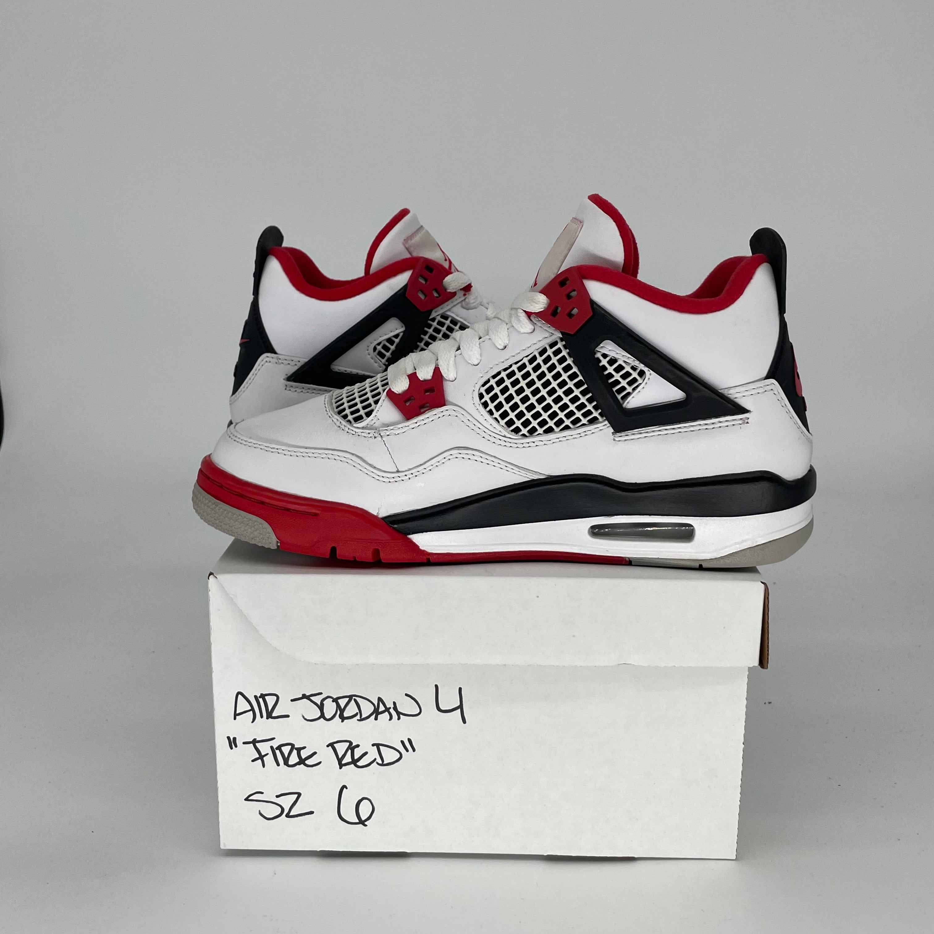 Original Title: AIR JORDAN 4 FIRE RED SIZE 6/7.5W 408452 160   Optimized Title: **Air Jordan 4 Retro 'Fire Red' Men's/Women's Basketball Shoes Size 6/7.5W (Style Code: 408452-160) - Perfect for Streetwear, Sneaker Collecting & Casual Wear**