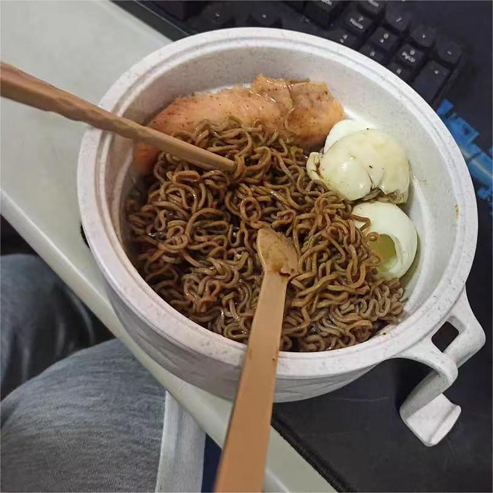 Microwave Safe Ramen Noodle Bowl Set - Eco-Friendly Wheat Straw Instant Noodles Cooker with Lid, Spoon, Chopsticks & Fork | Perfect for College Dorm, Apartment & Office Lunch | BPA-Free, Lightweight & Durable (Black+White)