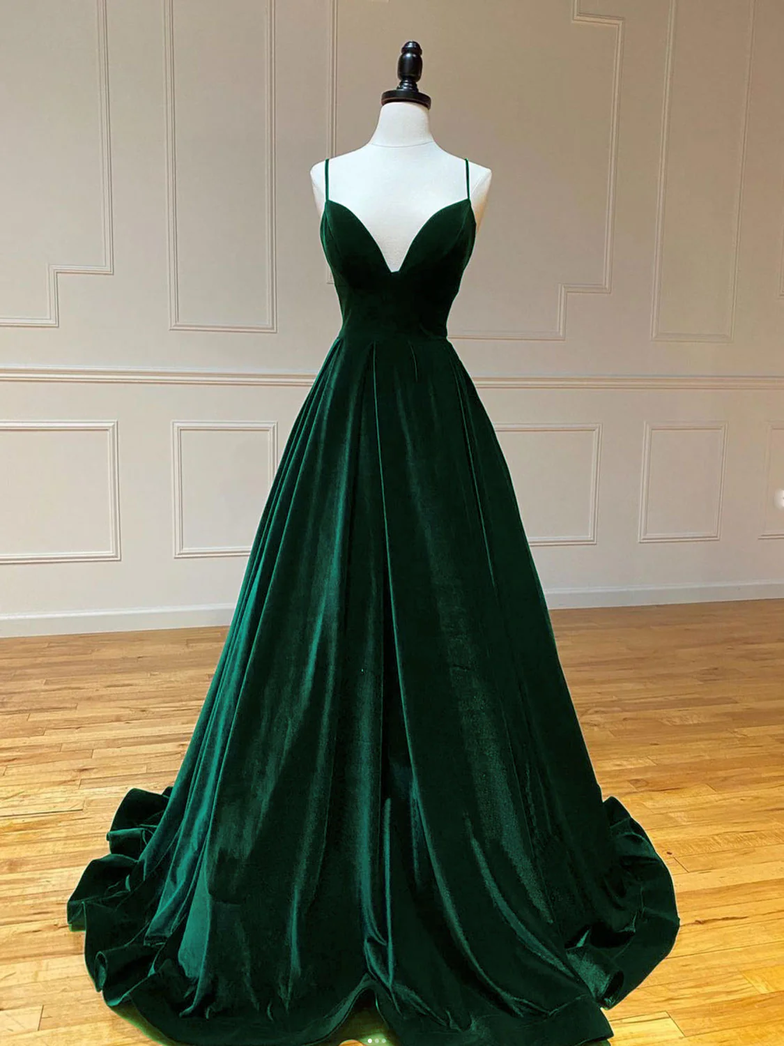 Elegant A-Line V-Neck Velvet Green Long Prom Dress with Spaghetti Straps - Formal Evening Gown for Homecoming, Wedding Guest, and Special Occasions