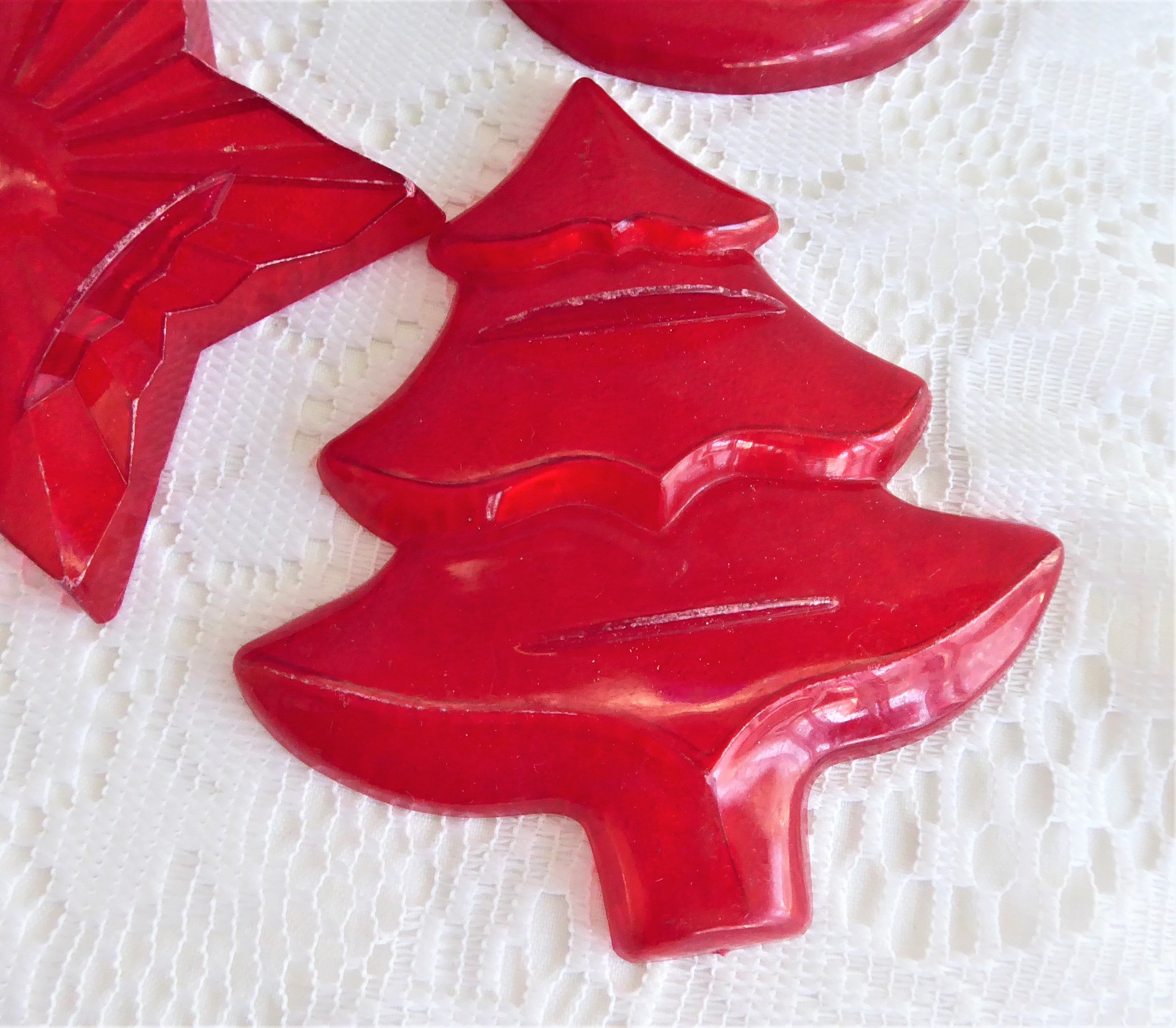 Vintage 1950s Christmas Cookie Cutters Set - Santa, Star, Tree, Snowman - 4-Piece Red Plastic Cookie Cutter Kit for Holiday Baking | Perfect for Christmas Cookies, DIY Gifts & Festive Baking Parties
