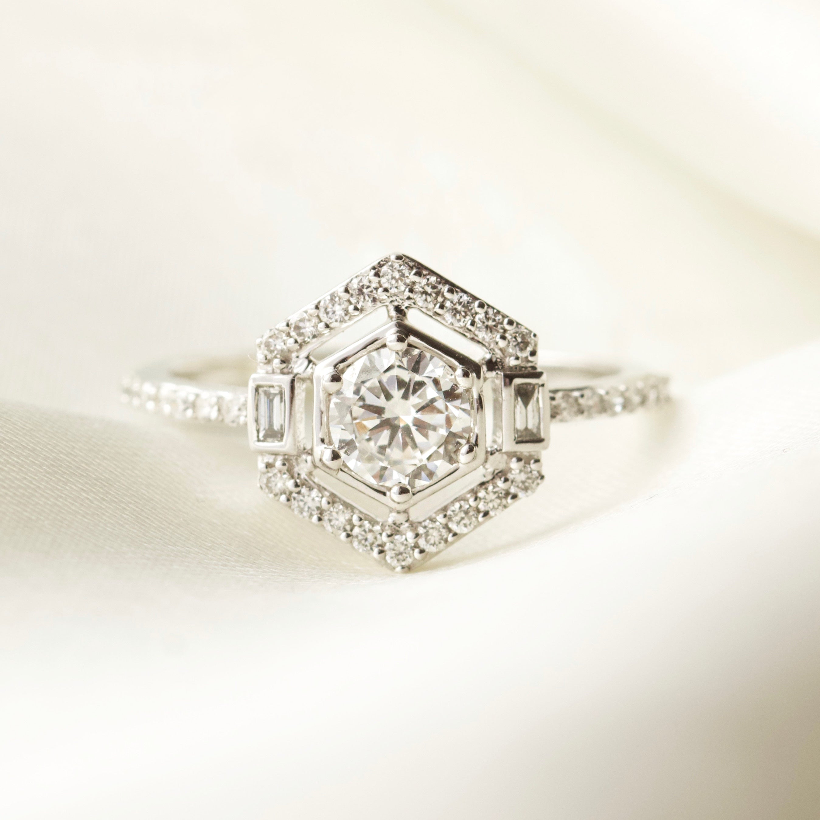 Lab Grown Diamond Ring for Women - UK Size N - Elegant Engagement & Wedding Jewelry for Special Occasions