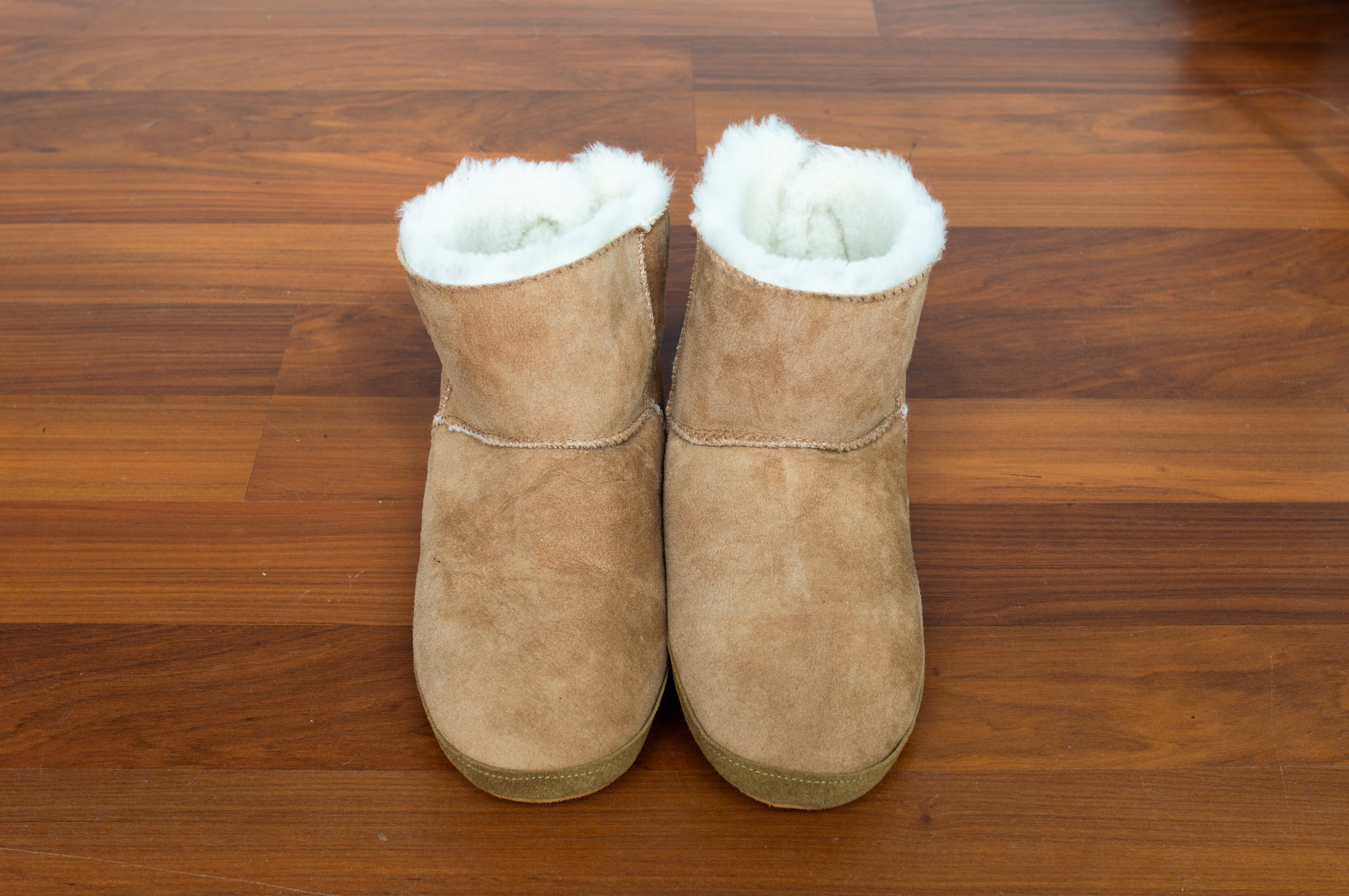 Premium Sheepskin Health Cabin Boots for Women & Men - Soft & Comfortable Indoor/Outdoor Winter Boots - Perfect for Home, Travel, and Cold Weather Wear