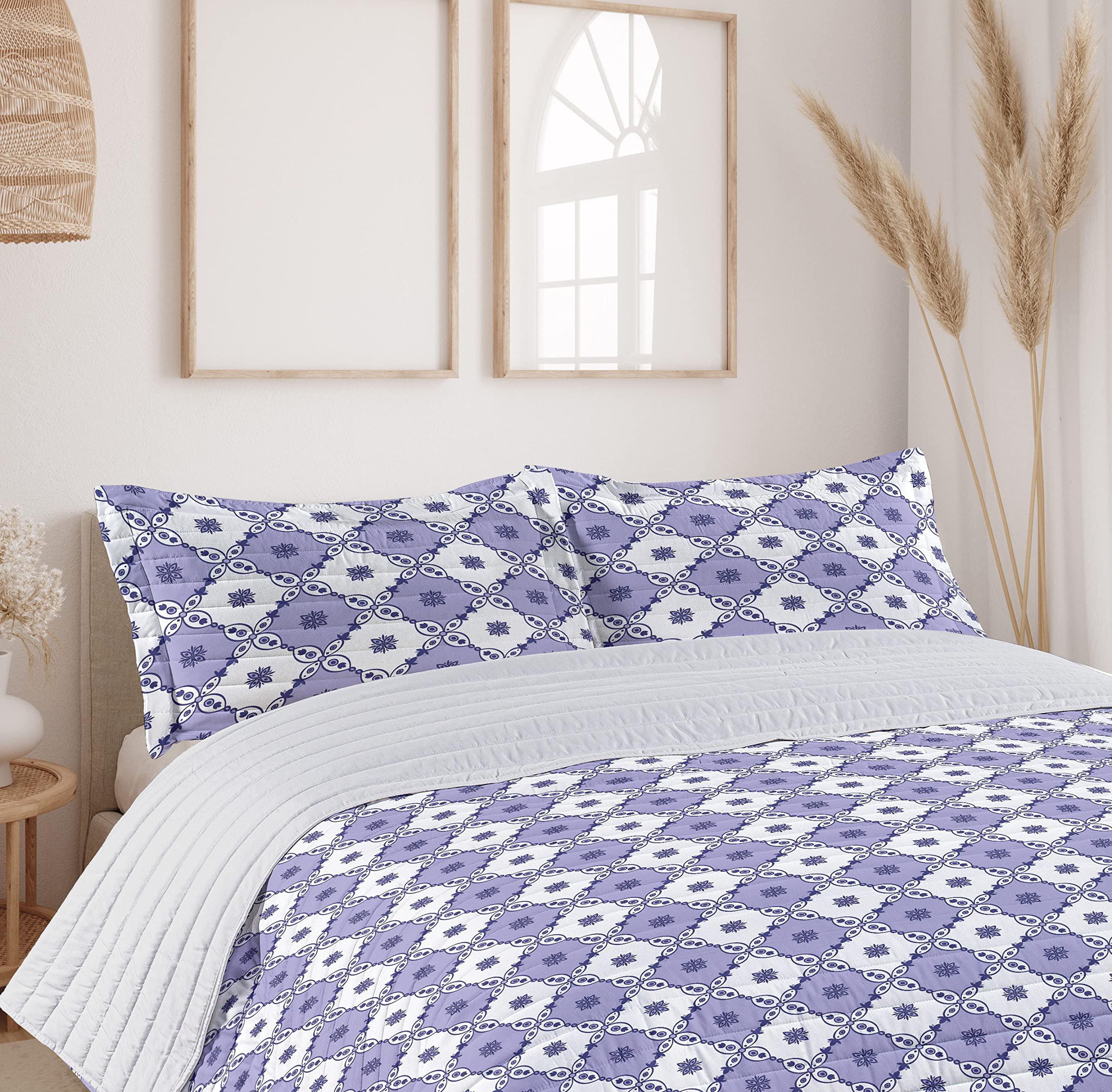 Ambesonne Delft Microfiber King Size Bedspread Set - Traditional Dutch Floral Pattern in Lavender Blue & White | Soft Comforter with Pillow Shams | Perfect for Master Bedroom, Guest Room & Cozy Home Decor