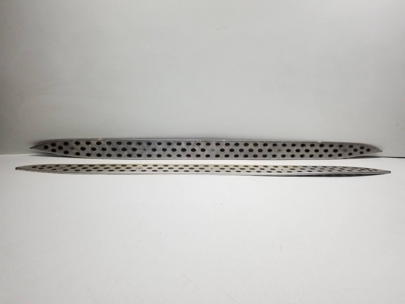 06-11 Mercedes ML500 OEM Running Board Side Step Trim Panel Pair - Perfect for Off-Roading & Daily Commute