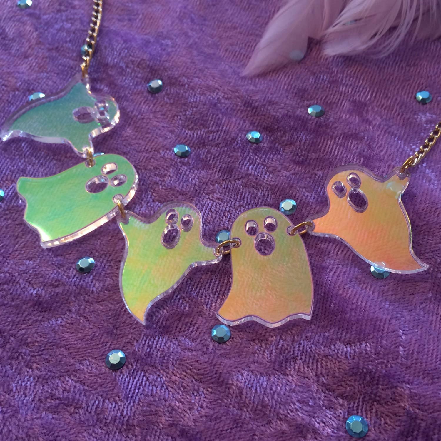 5 Ghostly Friends Necklace - Halloween Jewelry for Women, Cute Ghost Pendant Necklace, Spooky Gift for Best Friends - Perfect for Halloween Parties & Costume Accessories