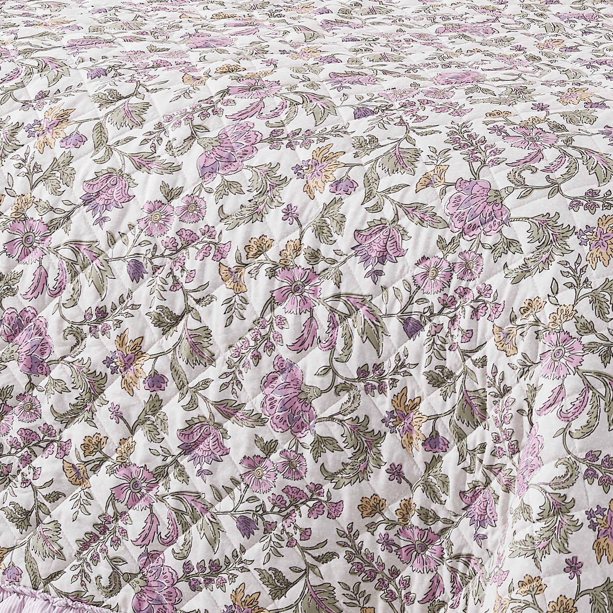 Lola Block Print Ruffle Reversible Floral Quilt Set - Queen Size Bedding with Matching Pillow Shams - Perfect for Boho Chic Bedroom Decor & Guest Room Styling