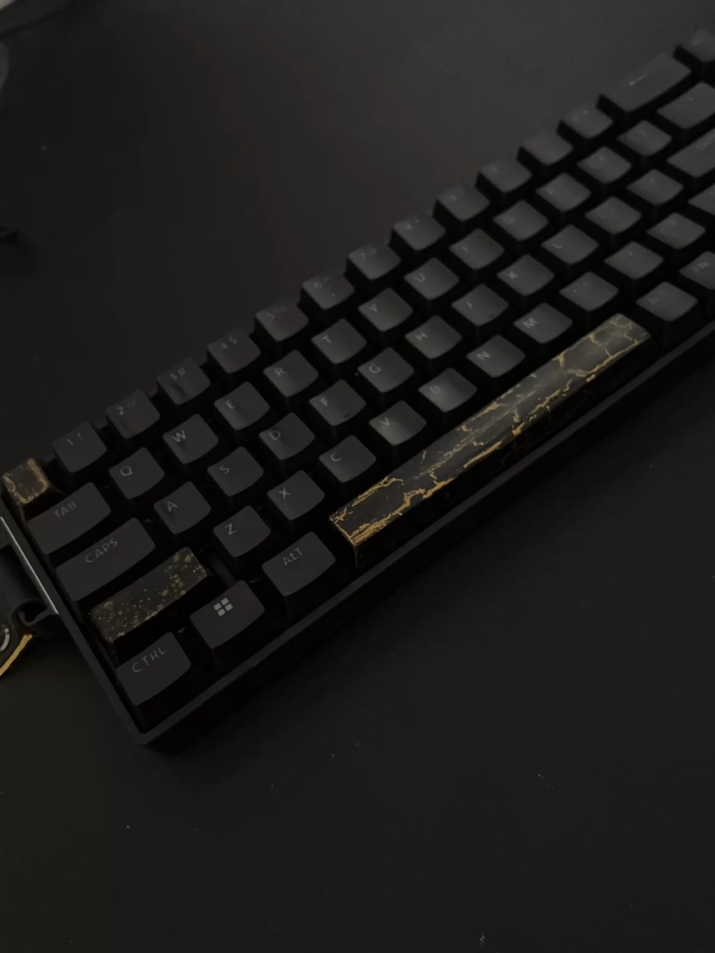 Custom Chinese Lacquer Keycaps - Cracked Gold Resin Coated Mechanical Keyboard Keycaps | Personalized Decorative Keycaps for Gaming & Typing Enthusiasts