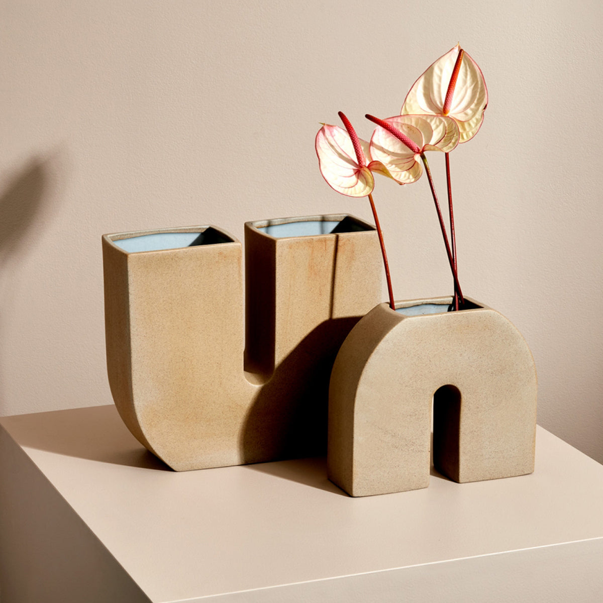 Middle Of Nowhere Kurve Vase - Modern Ceramic Home Decor for Living Room, Bedroom & Office - Perfect for Flowers and Centerpieces