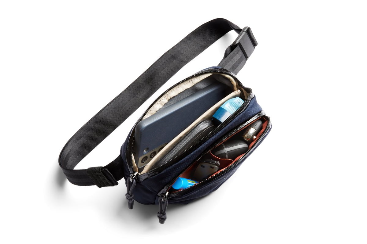 Bellroy Venture Hip Pack 1.5L - Water-Resistant Waist Bag for Travel, Hiking & Everyday Use - Compact Crossbody Fanny Pack with Adjustable Strap (Black)