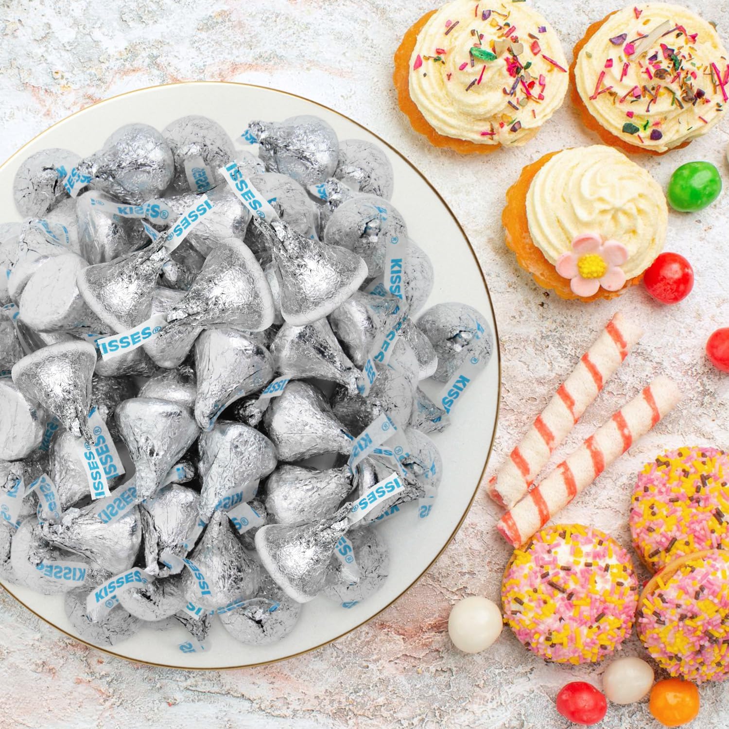 Hershey's Milk Chocolate Kisses Bulk (4 Lb) - Delicious Party Candy for Holidays, Weddings & Candy Buffets - Perfect Sweet Treat for Gifts, Celebrations & Everyday Snacking