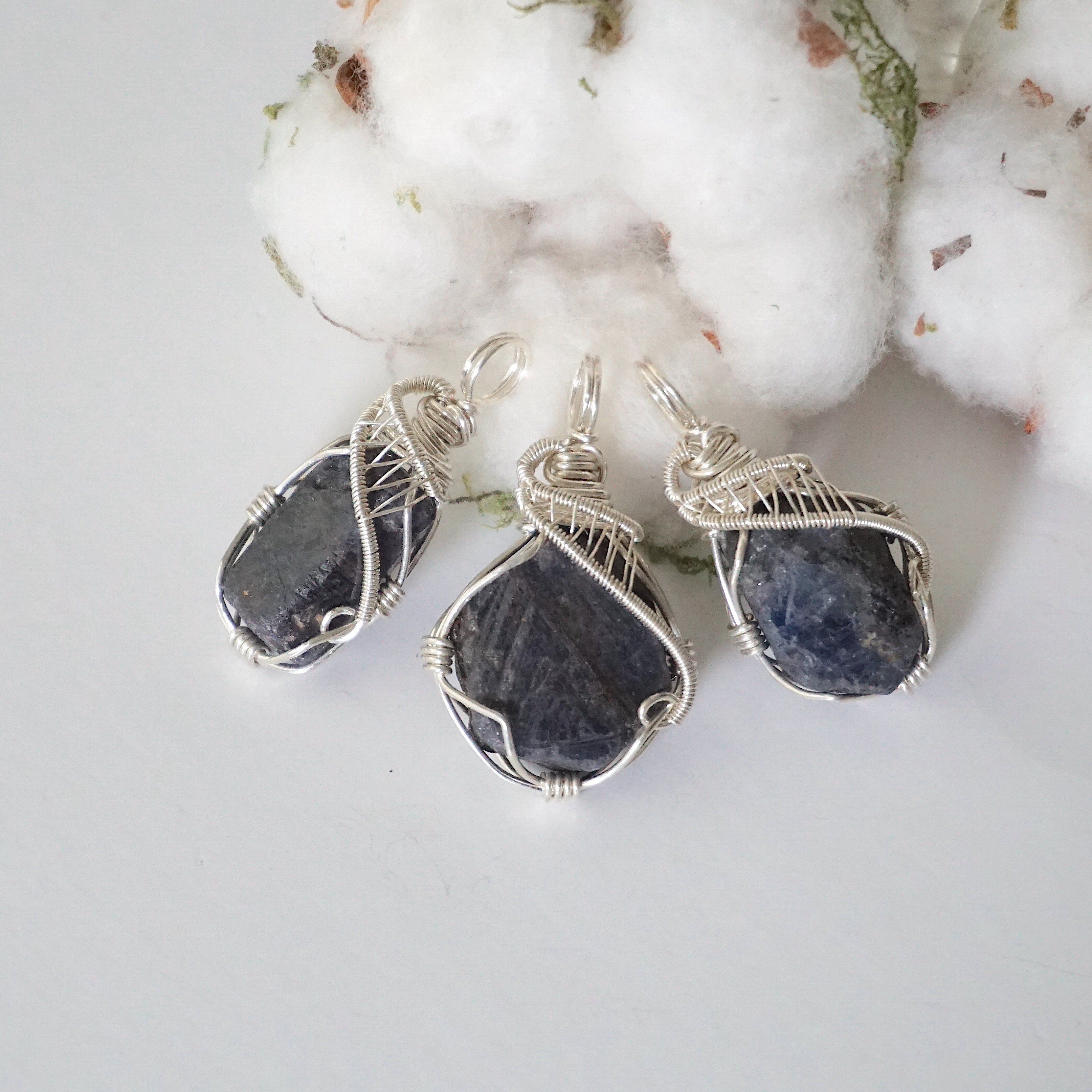Natural Raw Sapphire Sterling Silver Pendant Necklace for Women - Elegant Healing Crystal Jewelry for Meditation, Yoga & Spiritual Gifts