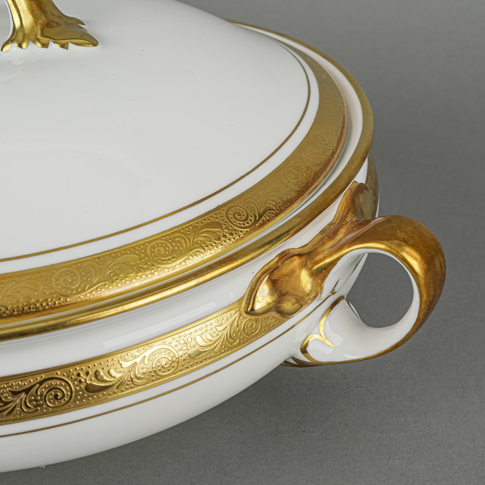 AYNSLEY Argosy 8360 Covered Serving Dish - Elegant Porcelain Serving Bowl for Entertaining, Dinner Parties & Holiday Gatherings