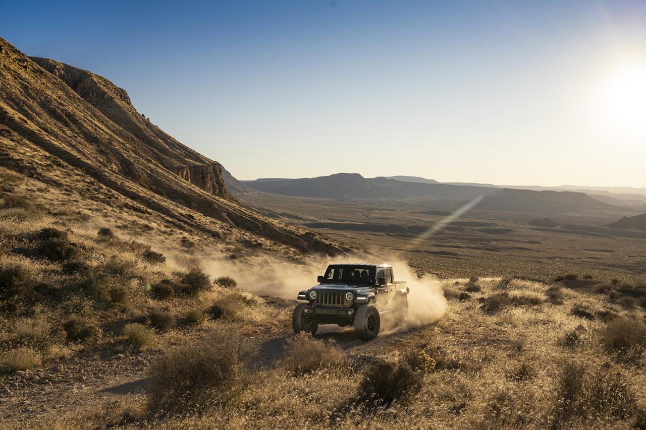 2023 Jeep JT Fox Shocks Performance Series 2.0 RR Rear Shock Absorbers - Off-Road Suspension Upgrade for Jeep Gladiator JT, Heavy Duty Performance for Trail & Rock Crawling