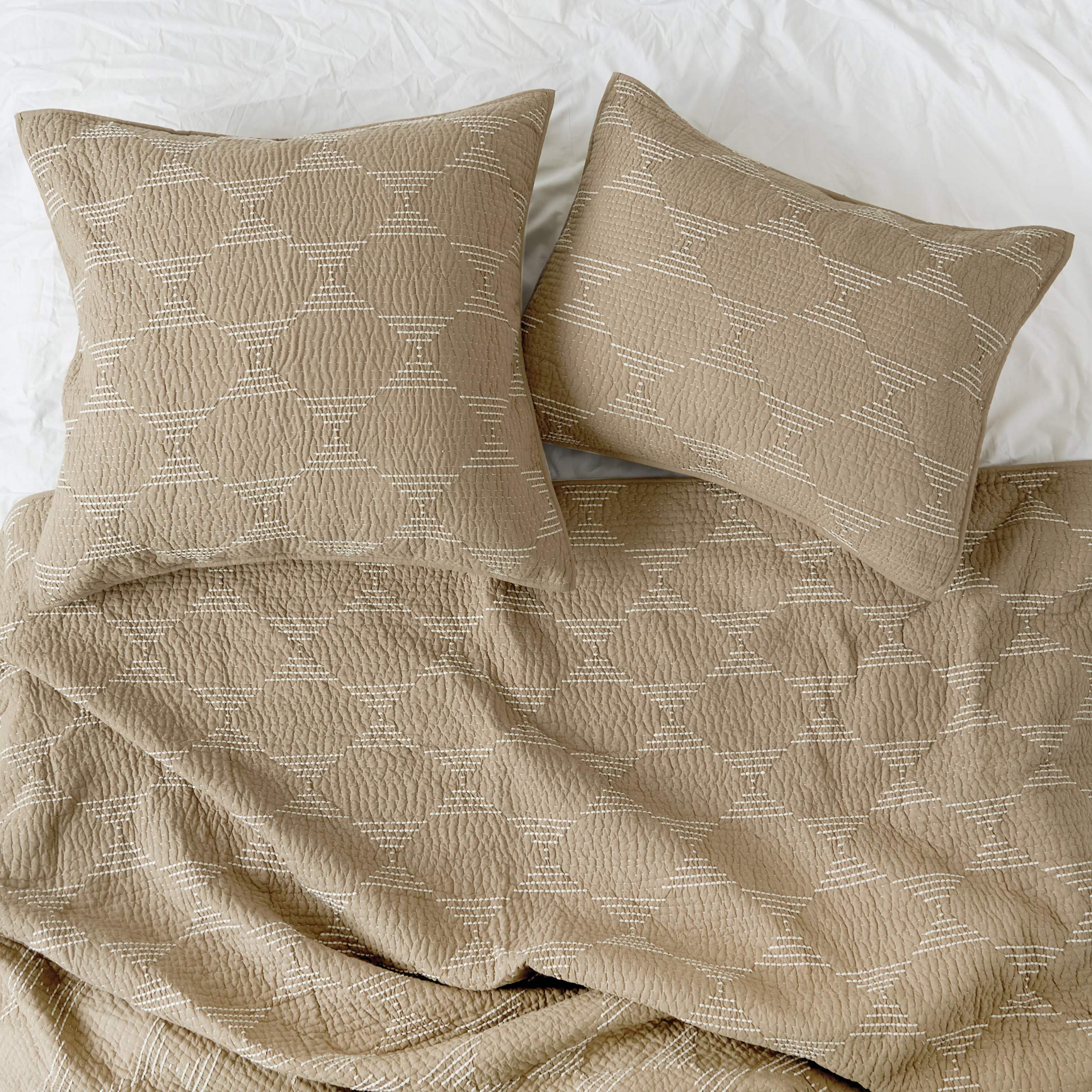 Carol & Frank Saunders Full/Queen Quilt Set - Soft & Breathable Tan Bedding - Perfect for Cozy Bedrooms, Guest Rooms & Vacation Homes