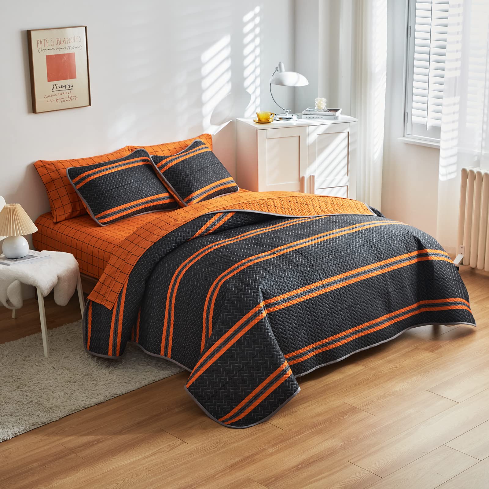 Flysheep Modern Boho Halloween King Size Quilt Set - 3 Piece Bright Orange Striped Black Bedspread, Soft Microfiber All Season Coverlet (1 Quilt + 2 Pillow Shams) for Bedroom Decor, Guest Room & Holiday Home Styling