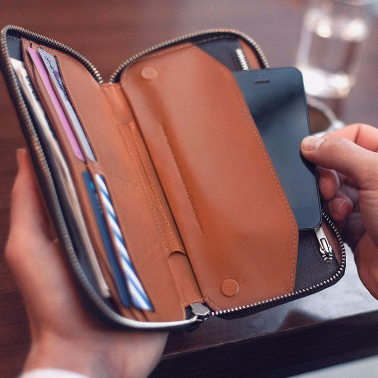 Bellroy Carry Out Wallet - Slim RFID Blocking Travel Wallet for Men & Women | Perfect for Everyday Use, Travel & Business (Black)