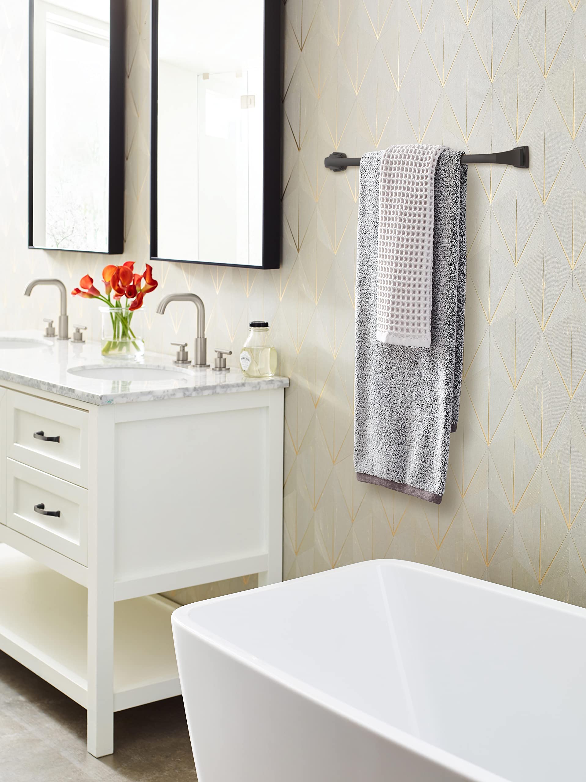 Amerock BH36034ORB Oil Rubbed Bronze 24-Inch Towel Bar - Bathroom Towel Rack Holder for Hand & Bath Towels - Durable Bath Hardware & Accessories - Perfect for Bathrooms, Spas & Guest Rooms