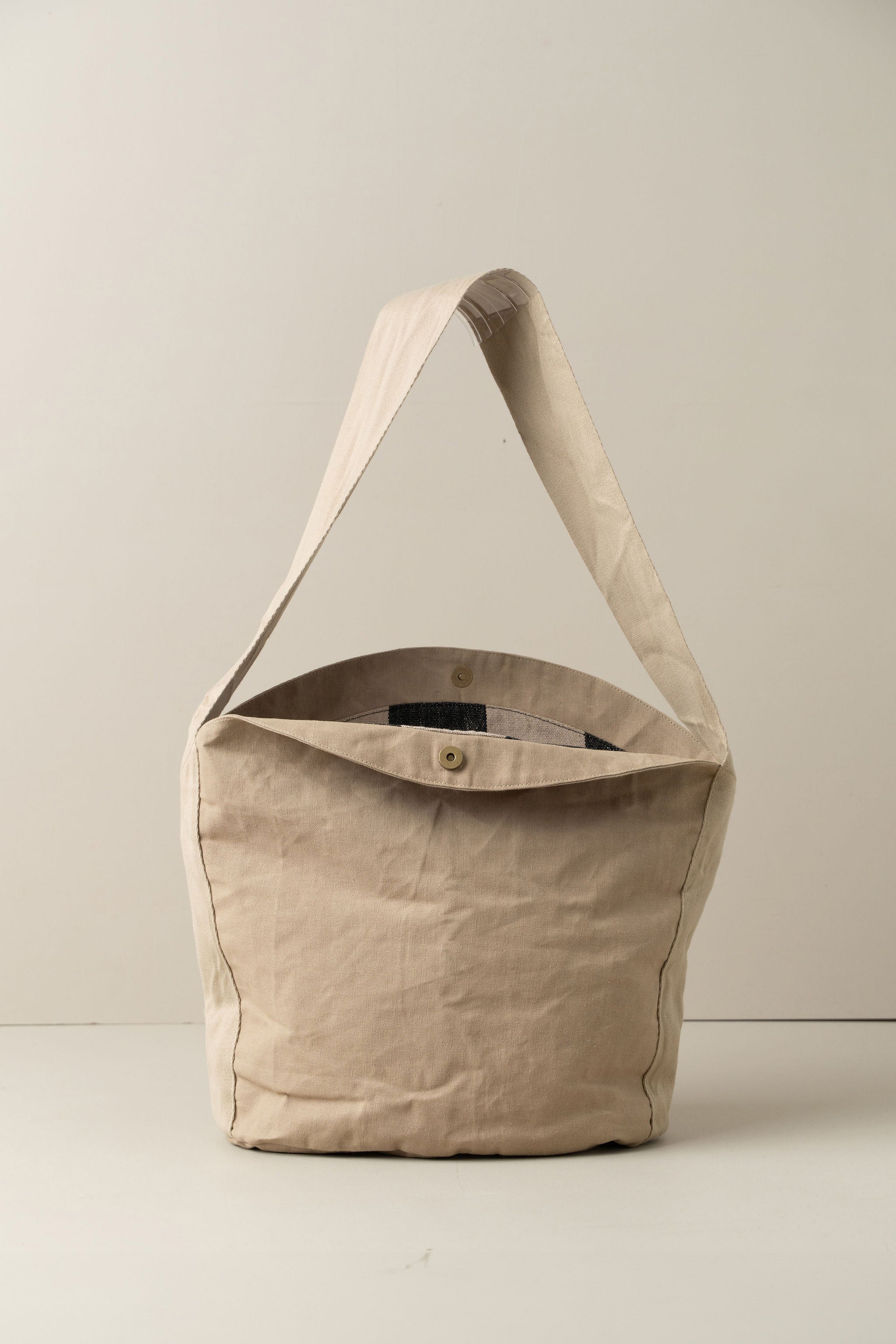 Stylish Reusable Tote Bag with Matching Makeup Pouch - Perfect for Shopping, Travel, and Everyday Essentials
