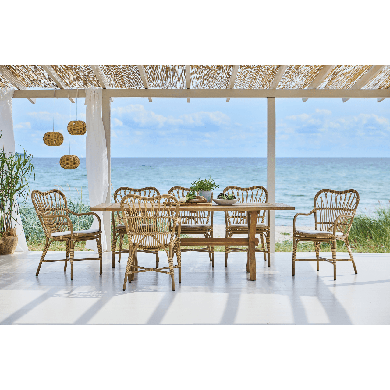 Premium Colonial Style Outdoor Teak Dining Table - Weather-Resistant Solid Teak Wood Patio Furniture for Garden, Poolside & Backyard Dining