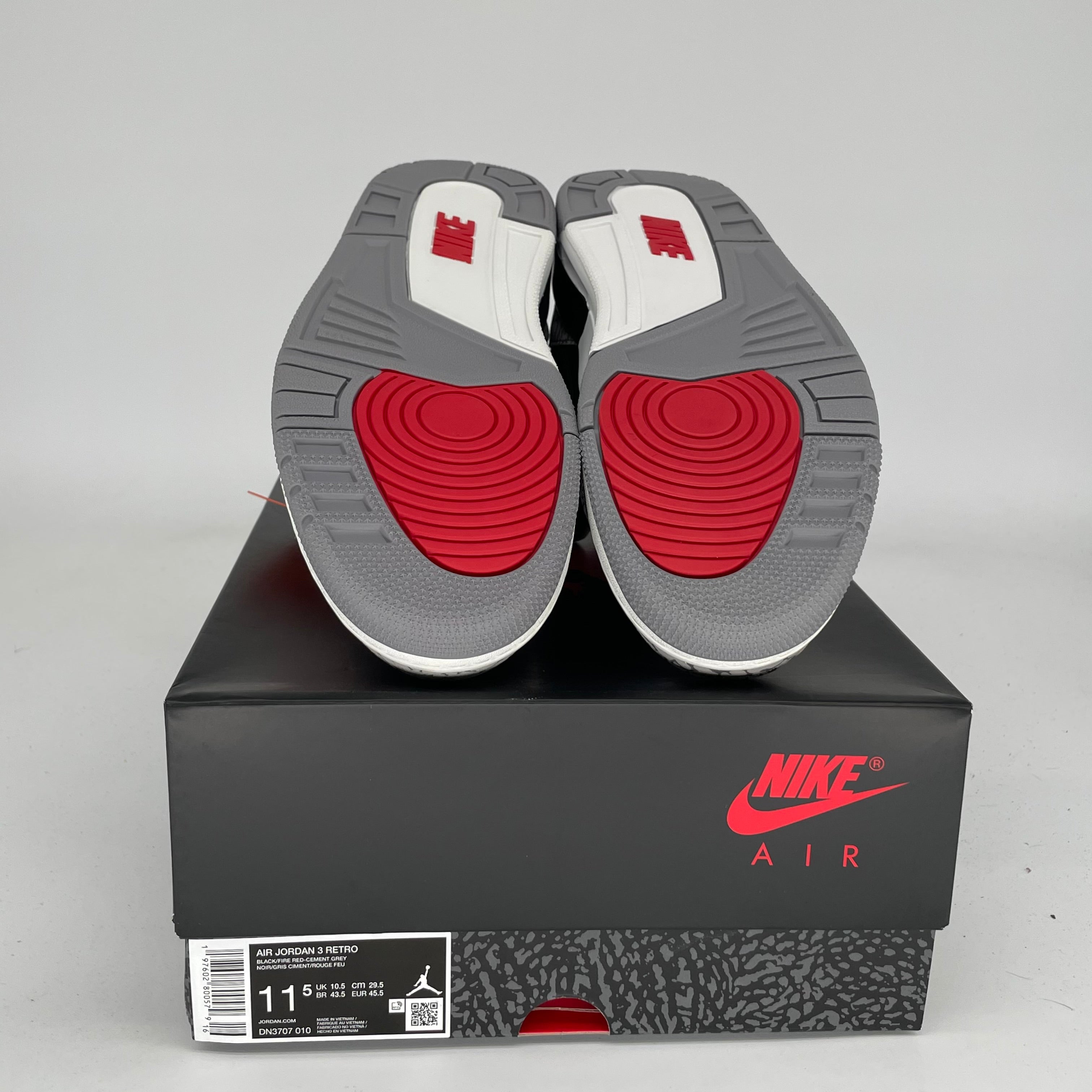 Original Title: AIR JORDAN 3 BLACK CEMENT SIZE 11.5 DN3707 010   Optimized Title: **Air Jordan 3 Retro Black Cement Men's Basketball Shoes Size 11.5 DN3707-010 - Stylish Sneakers for Streetwear & Casual Outfits**