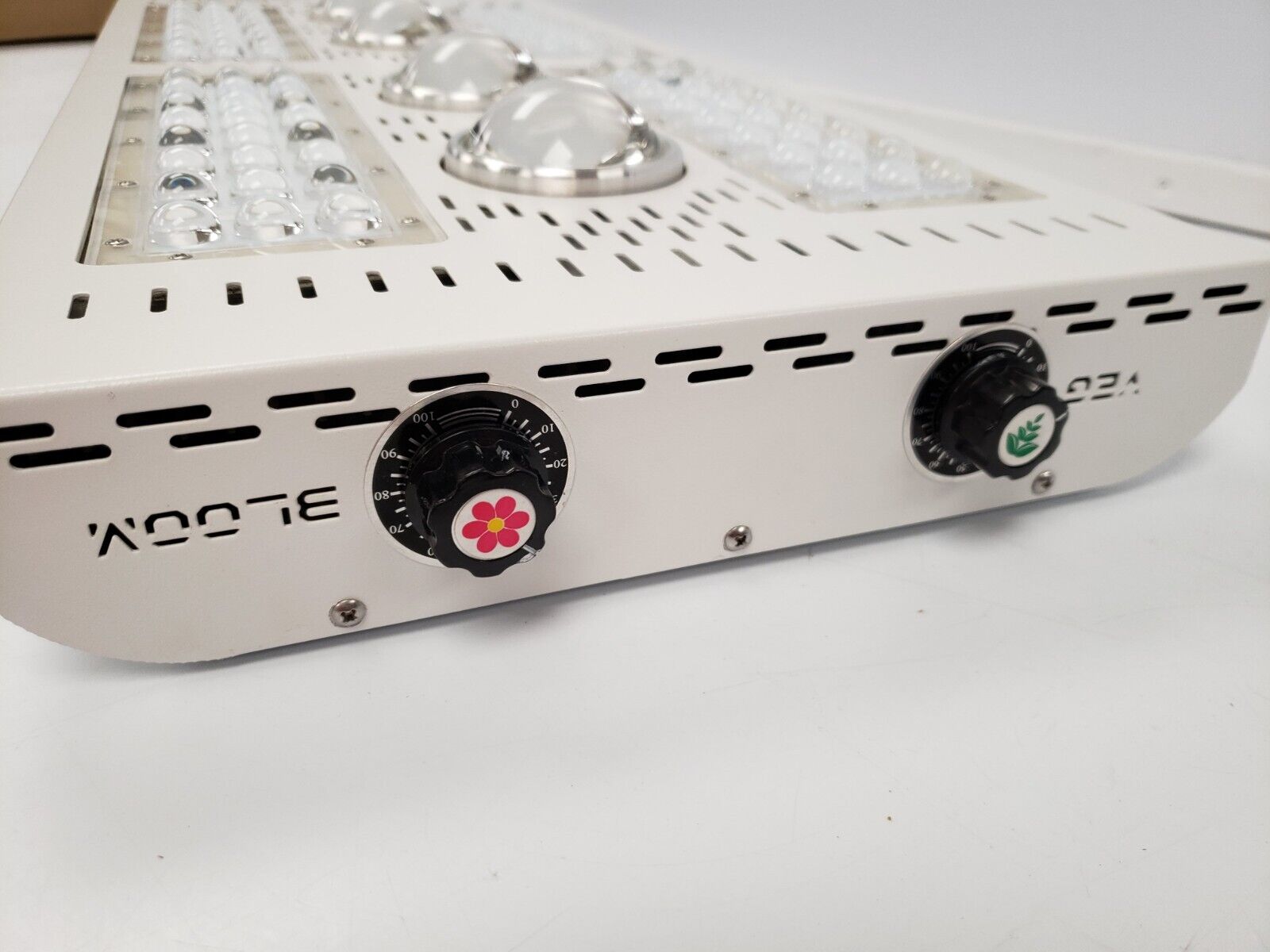 Maxbloom X8 Plus Full Spectrum LED Grow Light for Indoor Plants - Hydroponics, Greenhouse & Home Gardening