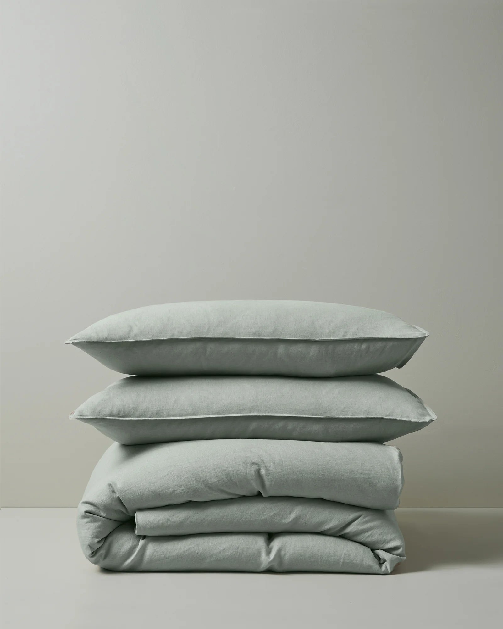 Ravello Quilt Cover Set - Sage Green Luxury Bedding - Soft & Breathable Cotton Duvet Cover for Cozy Bedroom Decor (Queen/King Size) - Perfect for Master Bedrooms, Guest Rooms & Airbnb Stays