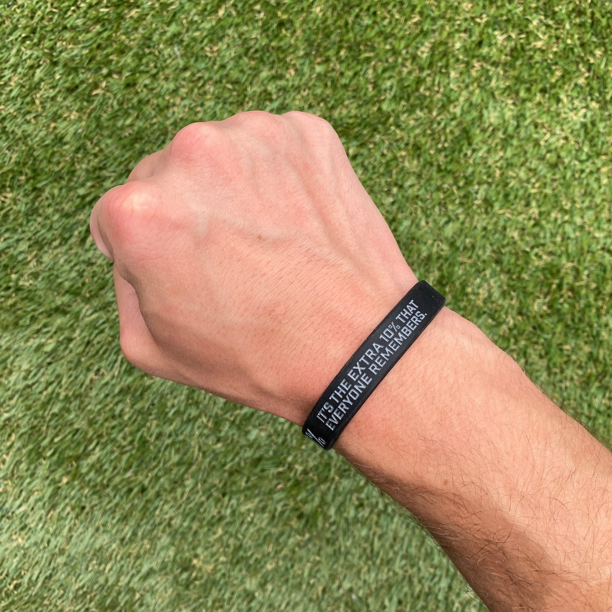 GIVE 110% Motivational Wristband - Inspirational Silicone Bracelet for Fitness, Sports & Daily Encouragement - Perfect for Workouts, Running & Gym Motivation