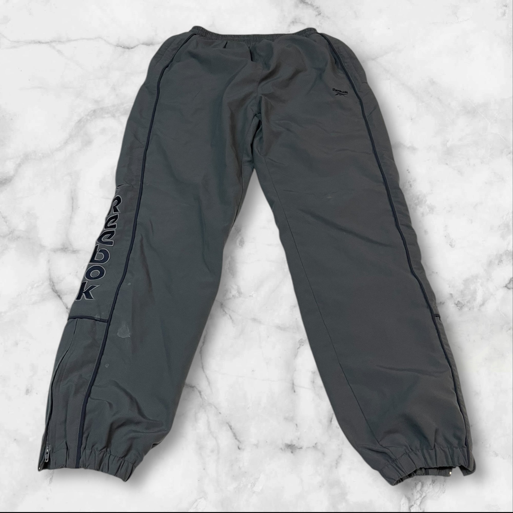 Reebok Vintage Track Pants - Baggy Nylon Joggers with Water-Resistant Shell (Size M 116) | Retro Athletic Wear for Men, Streetwear & Casual Outfits