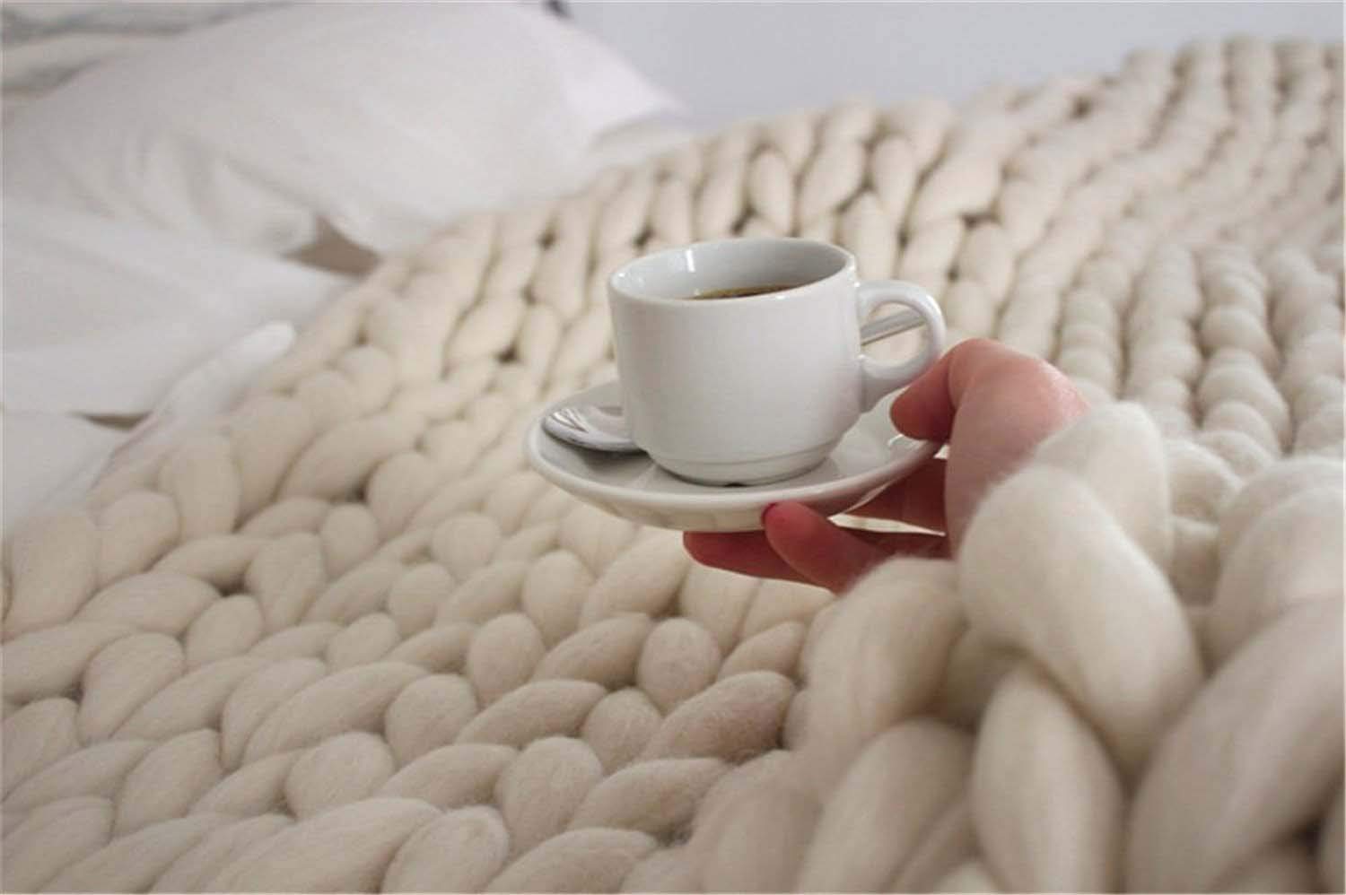 YUKTOPA Chunky Knit Throw Blanket - Handmade Bulky Knitting Yarn Blanket, Super Large 130×170cm - Cozy Beige Blanket for Bedroom, Sofa, Chair, Pet Bed & Yoga Mat - Perfect for Home Decor, Winter Warmth and Relaxation