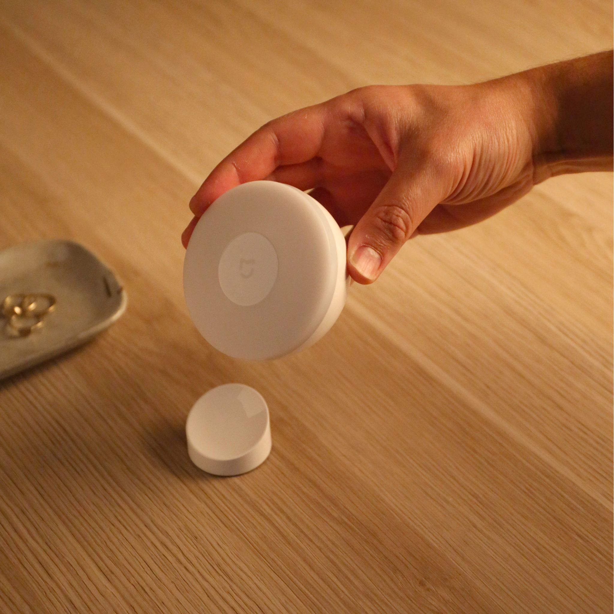 DESIGNSTUFF Motion Sensor Night Light - Battery Operated, Wireless LED Nightlight for Bedroom, Hallway, Bathroom - Auto On/Off, Soft White Glow for Safe Night Navigation