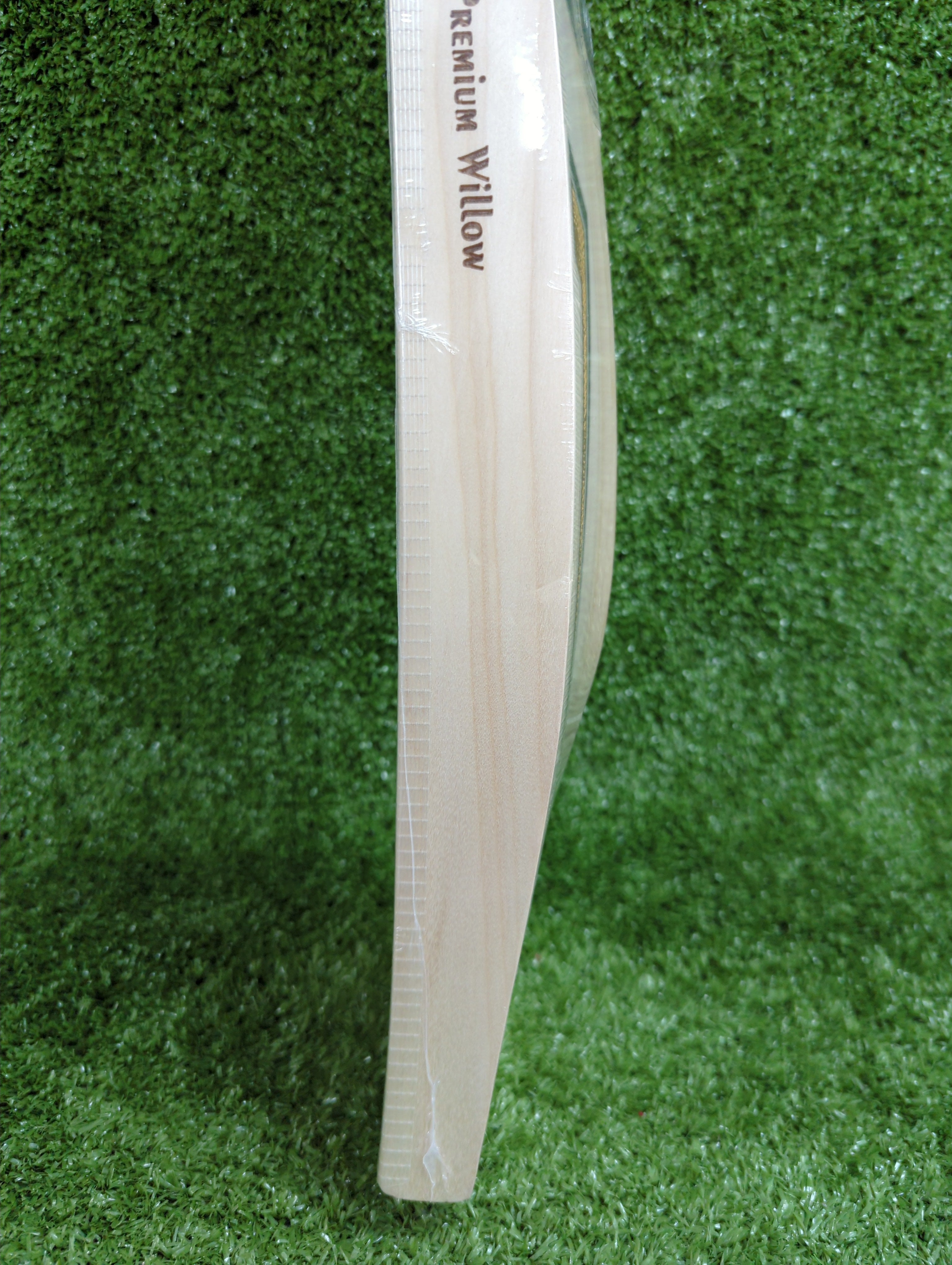 Premium Kashmir Willow Cricket Bat - Andre Russell Edition | Lightweight & Durable for Professional & Casual Cricket Matches | Perfect for Practice, Tournaments & Backyard Games