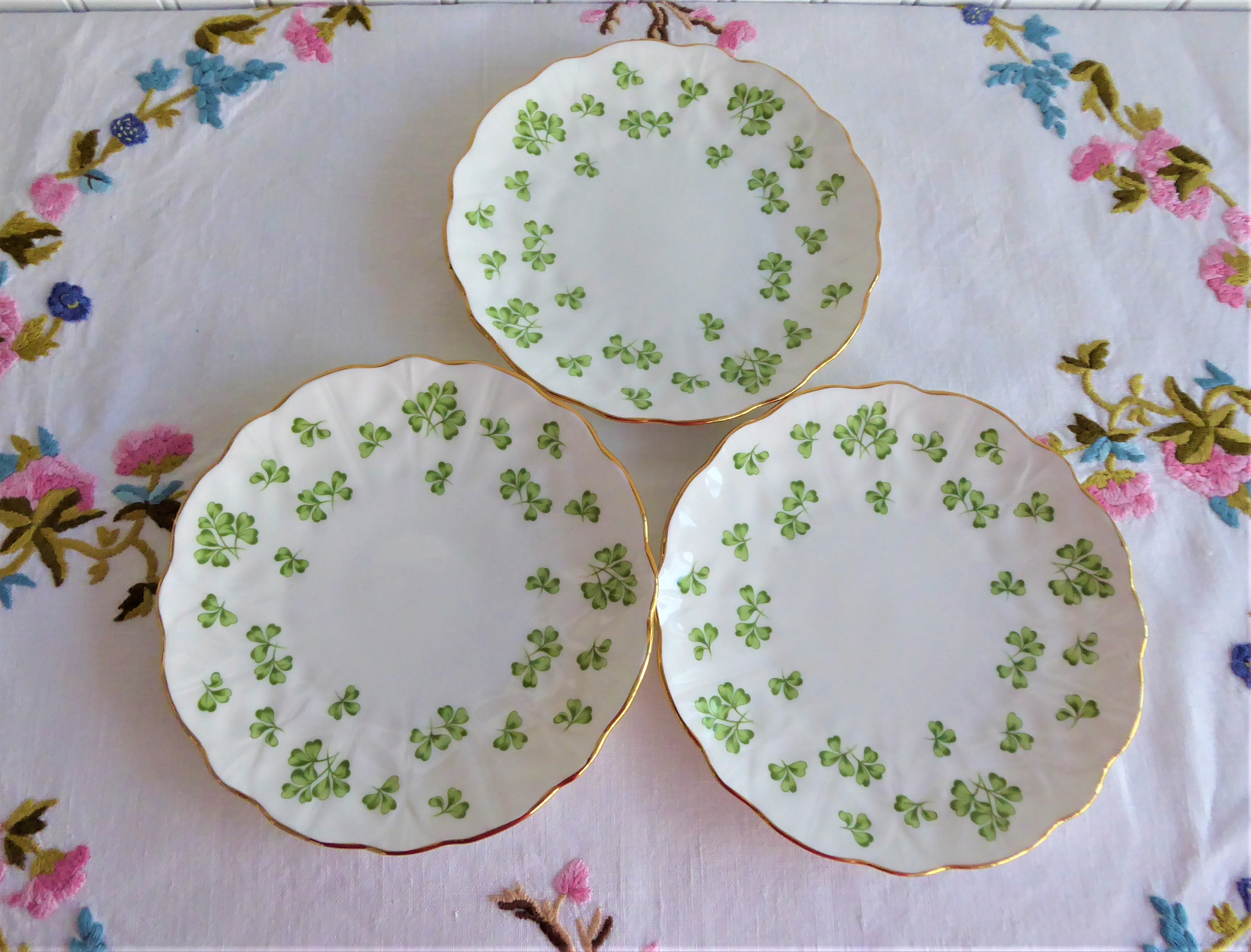 Vintage Aynsley Shamrock Set of 3 Green Irish Bone China Plates - 1950s English Dinnerware for Bread & Dessert | Perfect for St. Patrick's Day, Tea Parties & Collectible Display
