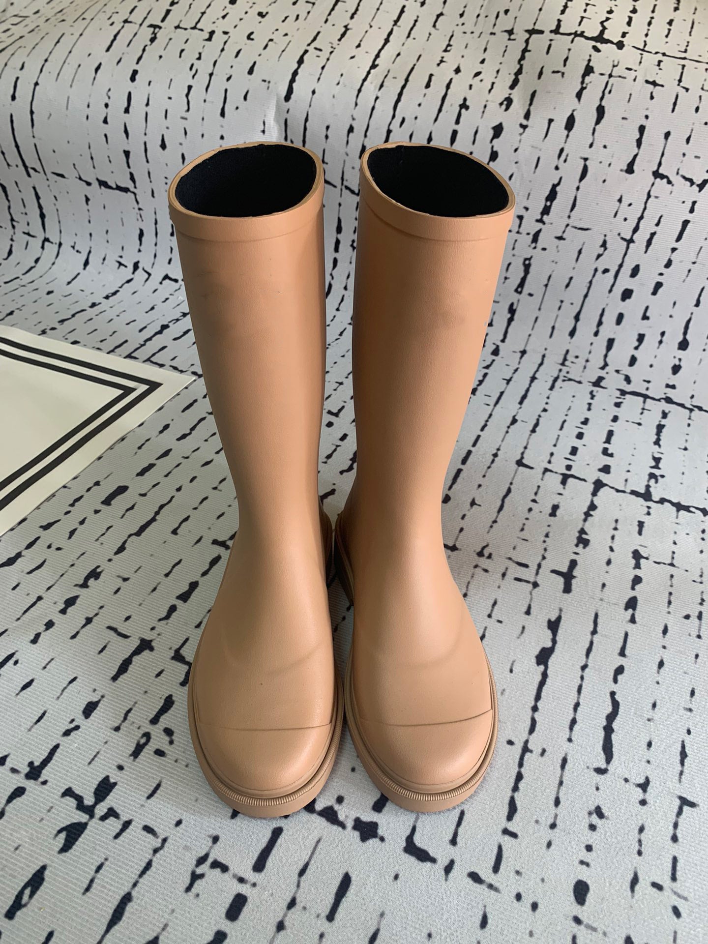 Premium Non-Slip Silicone Boots for Men & Women - Waterproof Winter Snow Boots with Thermal Insulation - Perfect for Hiking, Outdoor Work & Cold Weather Activities