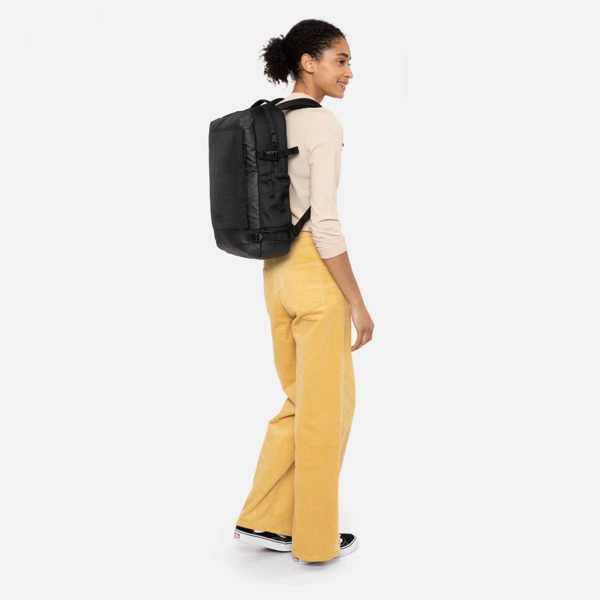 Eastpak Tecum M CNNCT Backpack - Stylish & Durable Laptop Backpack for Work, School & Travel - Water-Resistant Coat Protection for Commuters & Students