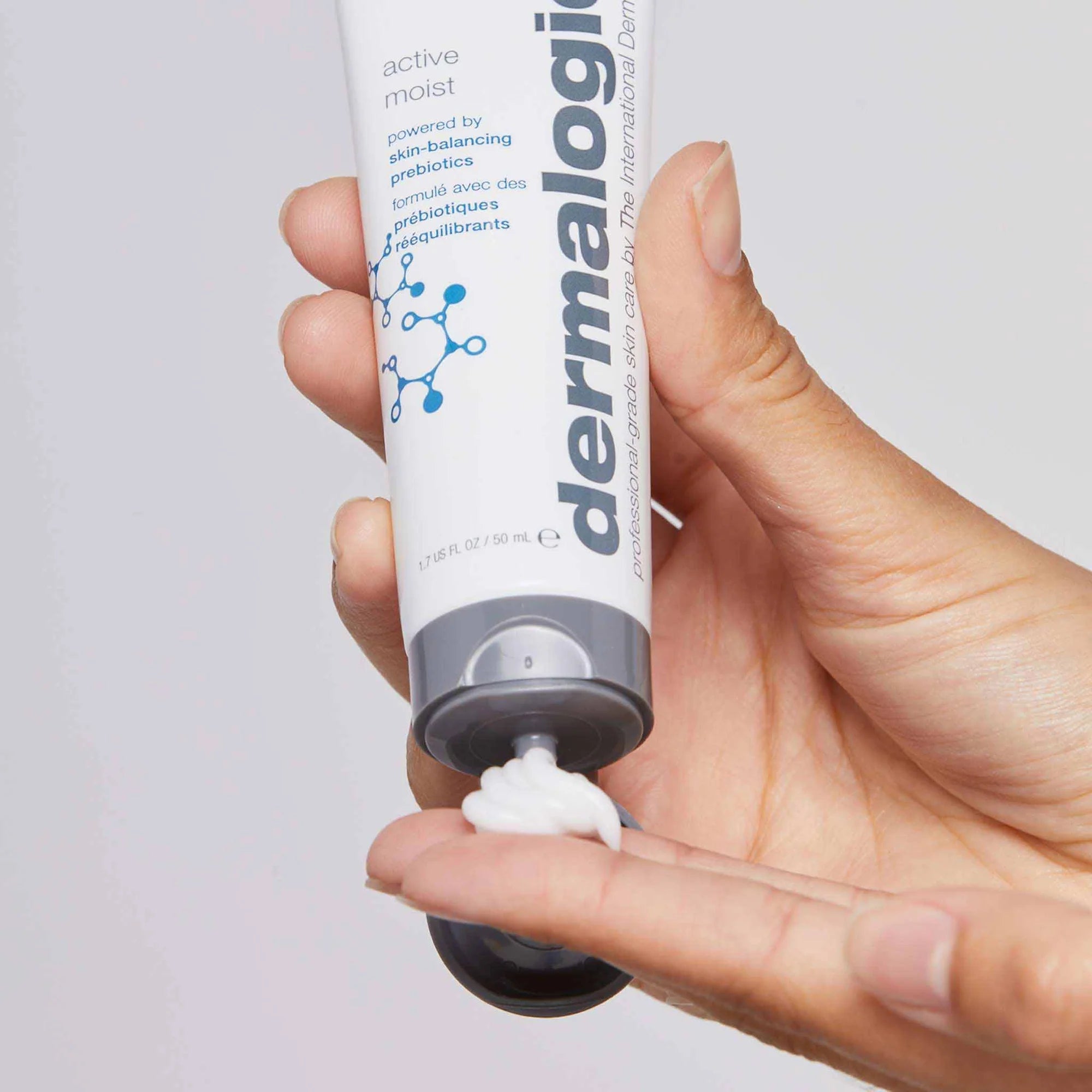 Dermalogica Active Moist Hydrating Face Lotion for Dry Skin - Daily Moisturizer with Hyaluronic Acid & Vitamin E | Perfect for Sensitive Skin & Post-Facial Care