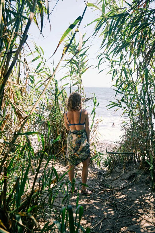 Nomadix Original Quick-Dry Travel Towel - Banana Leaf Green - Perfect for Beach, Yoga, Gym & Outdoor Adventures