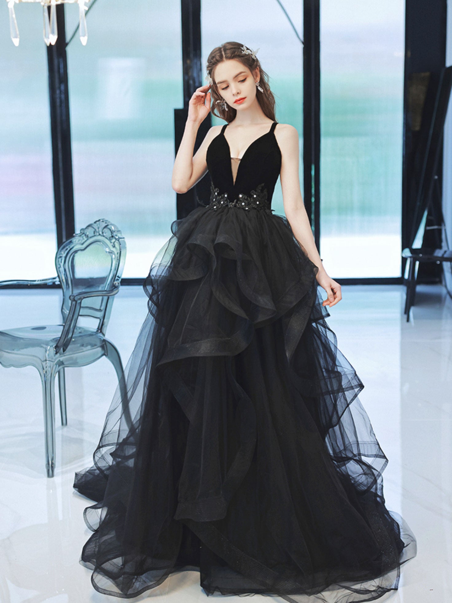 Elegant Black V-Neck Tulle Long Prom Dress for Women - Formal Graduation Gown for Evening Parties, Homecoming & Special Occasions