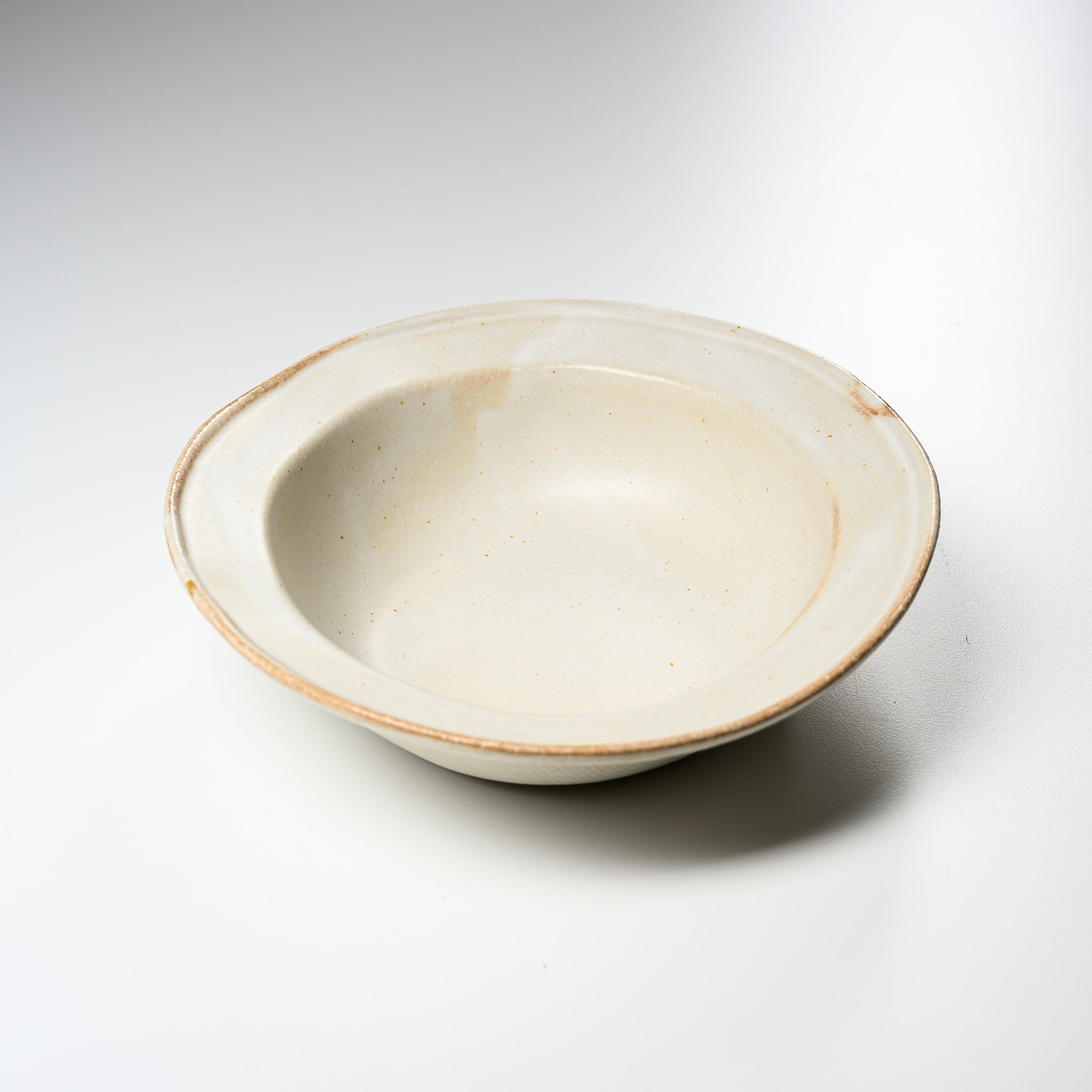 Premium Wakasama Kiln Soup Rim Bowl - 20 cm Ceramic Rice Bowl with Two Color Options - Perfect for Asian Cuisine, Ramen, and Home Dining