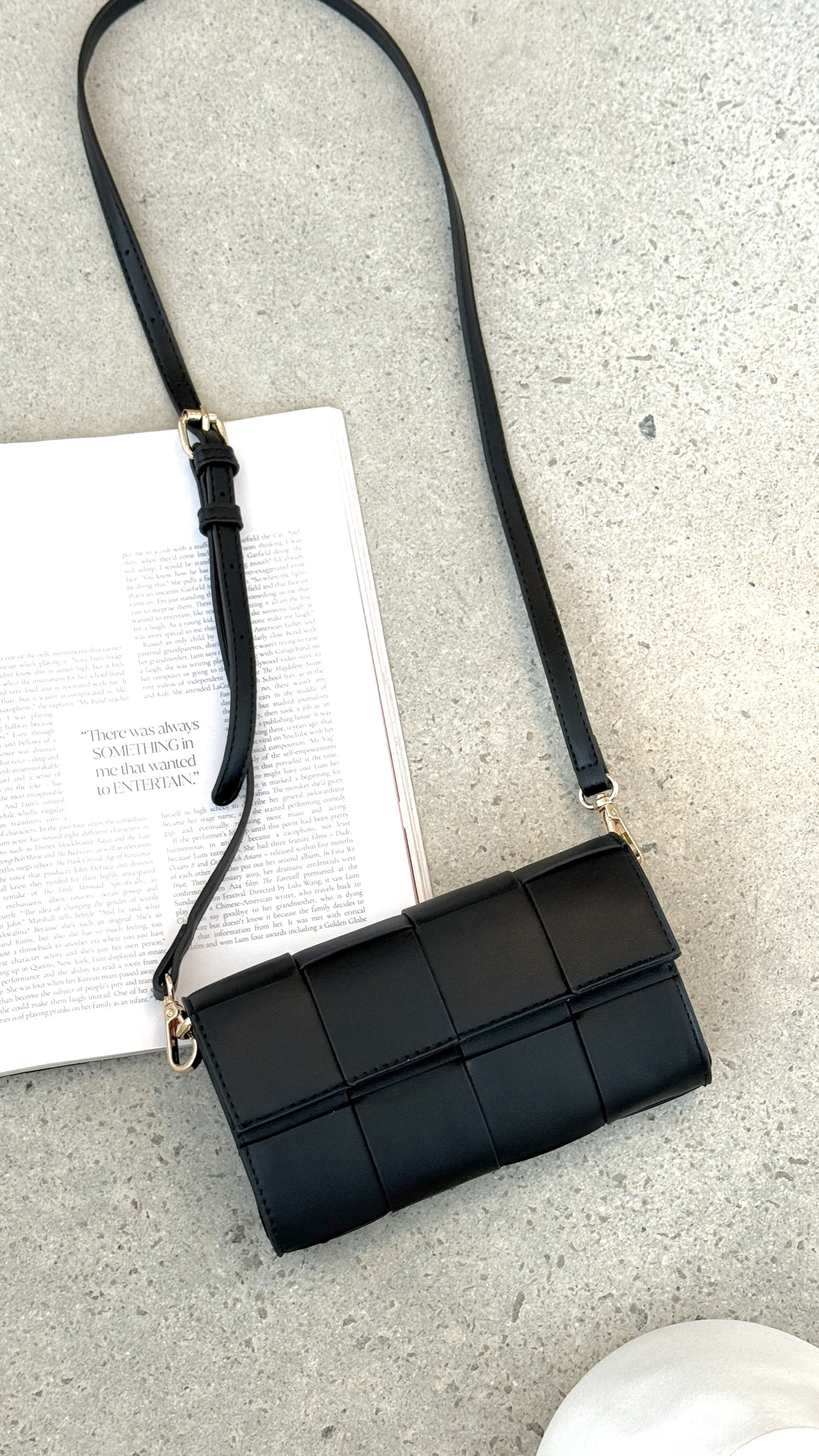 British Crossbody Bag for Women - Stylish Black Shoulder Purse - Perfect for Travel, Shopping & Everyday Use