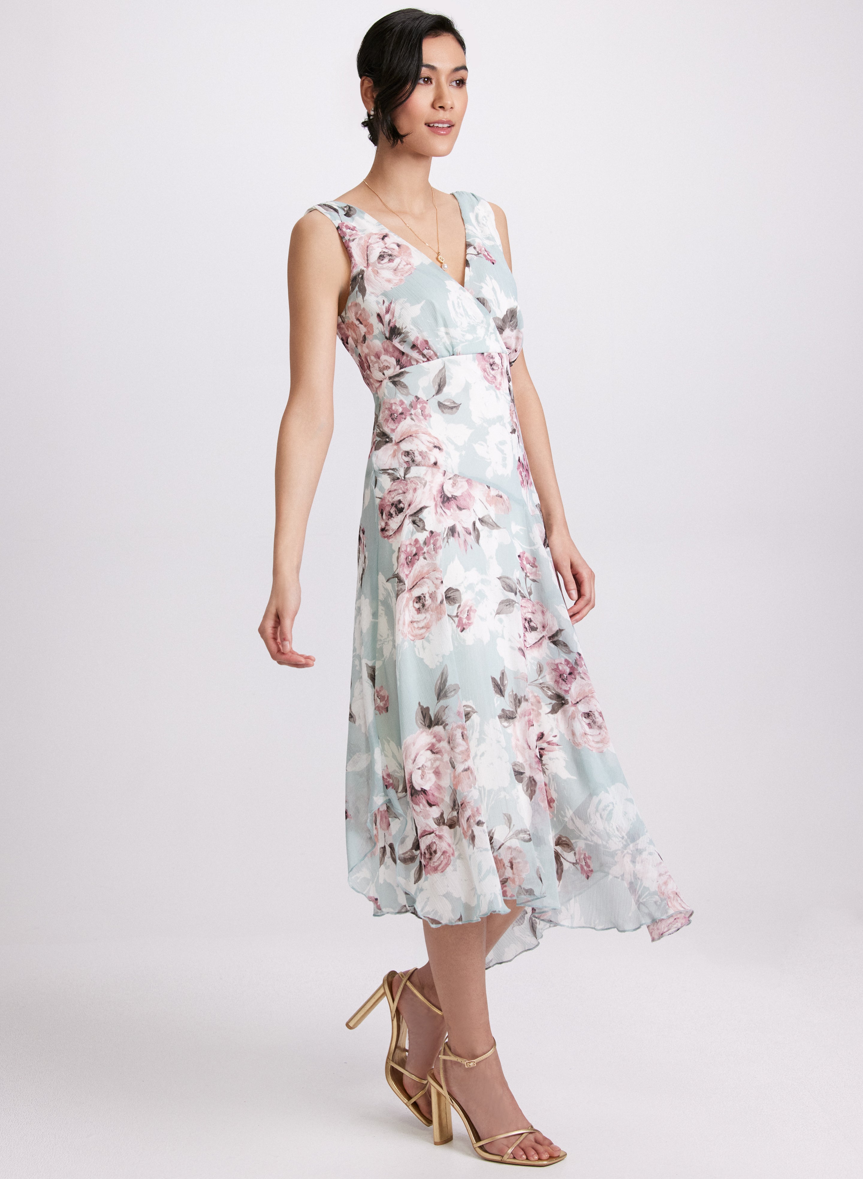 Elegant Floral Chiffon Dress for Women - Summer Boho Maxi Dress with V-Neck & Flowy Sleeves - Perfect for Beach Vacations, Garden Parties & Date Nights