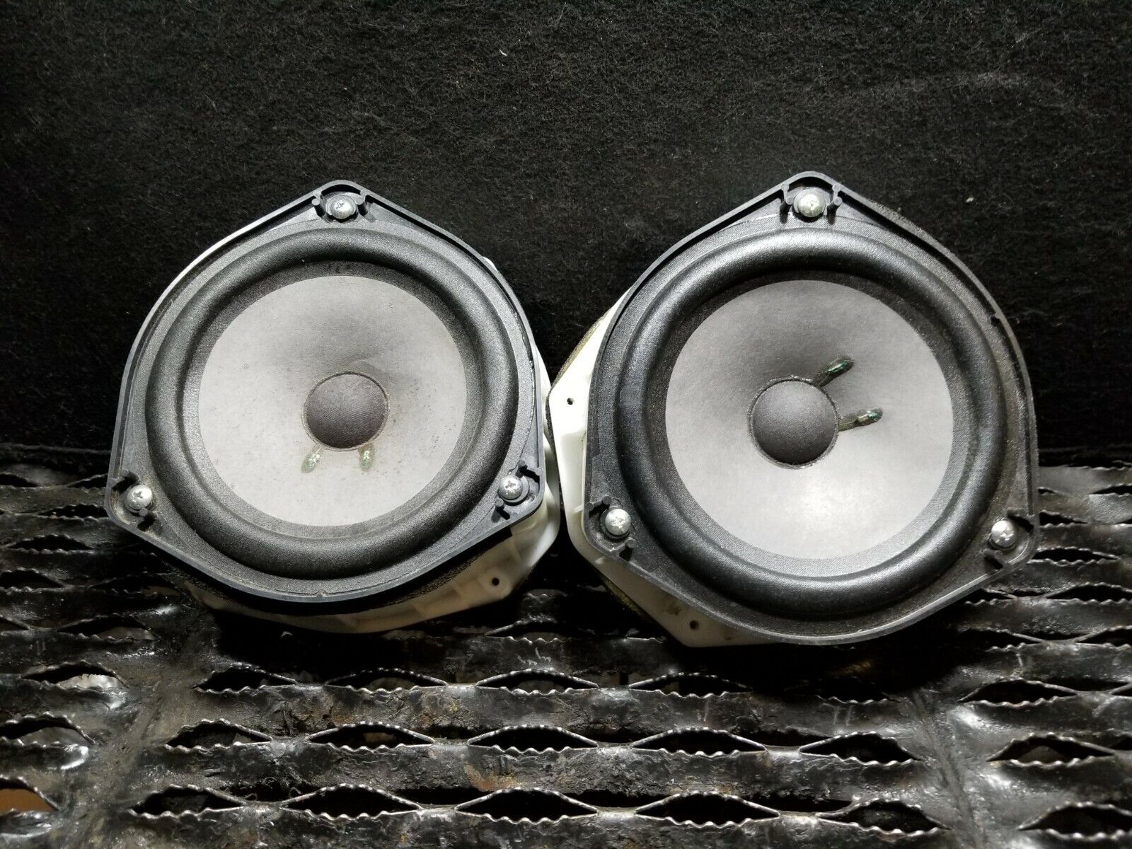 2005-2008 Acura RL Rear Door Speakers (2-Piece Set) - OEM 39120-S3V - Premium Car Audio Replacement for Enhanced Sound Quality | Perfect for Upgrading Your Vehicle's Sound System
