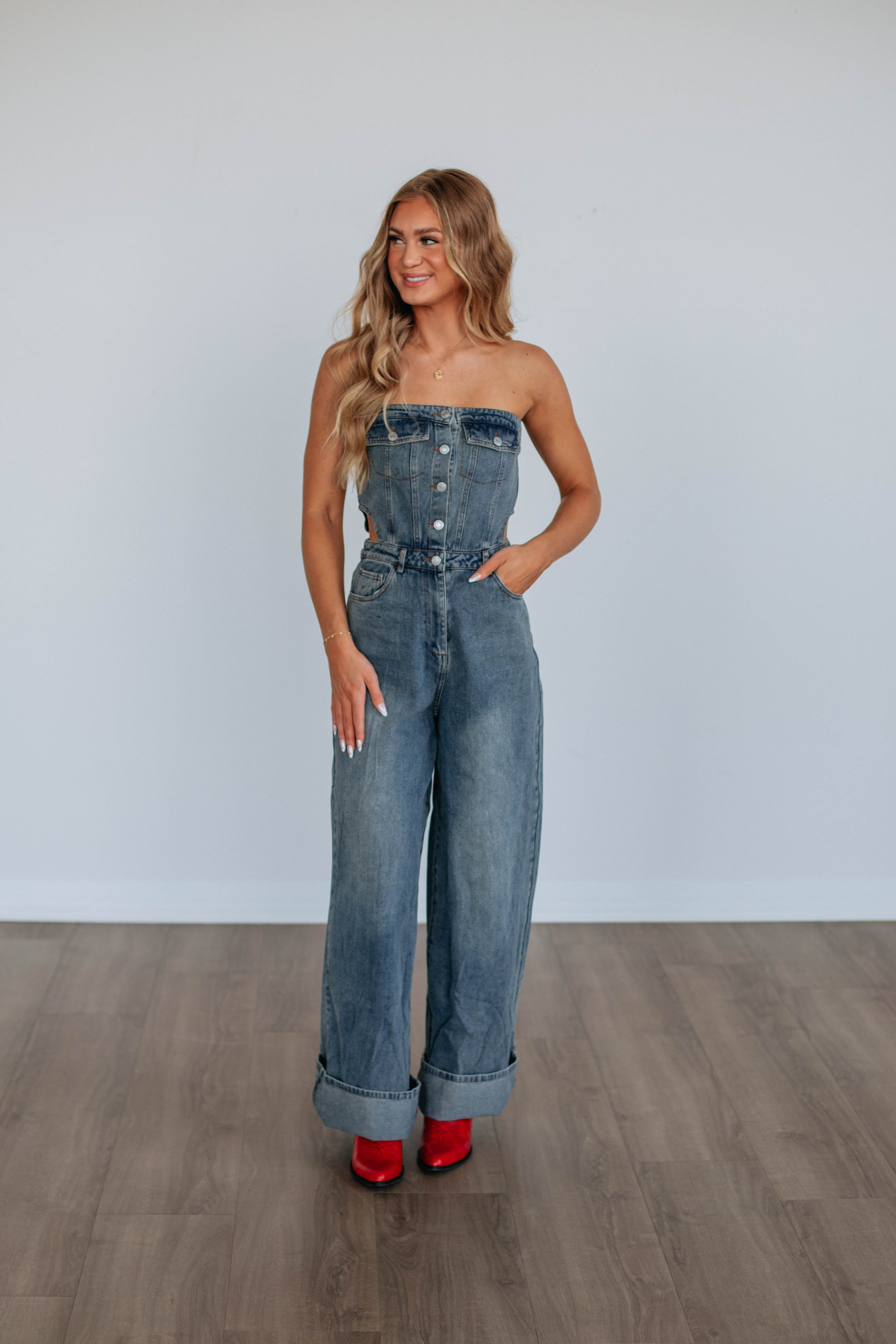 Stylish Chesney Denim Jumpsuit for Women - Comfortable & Fashionable Romper with Pockets - Perfect for Casual Outings, Date Nights & Summer Wear