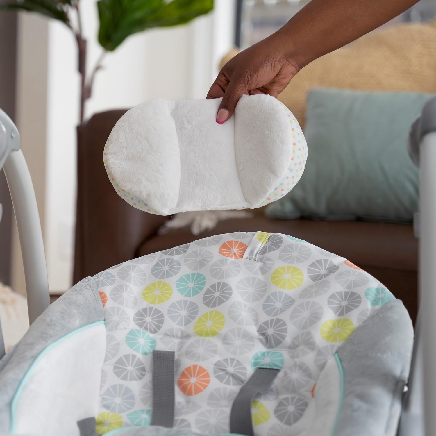 Ingenuity Swing 'n Go 5-Speed Baby Swing - Foldable, Portable Infant Swing with 2 Plush Toys & Soothing Sounds for Newborns 0-9 Months (6-20 lbs) | Perfect for Nursery, Travel & On-the-Go Parents (Hugs & Hoots)